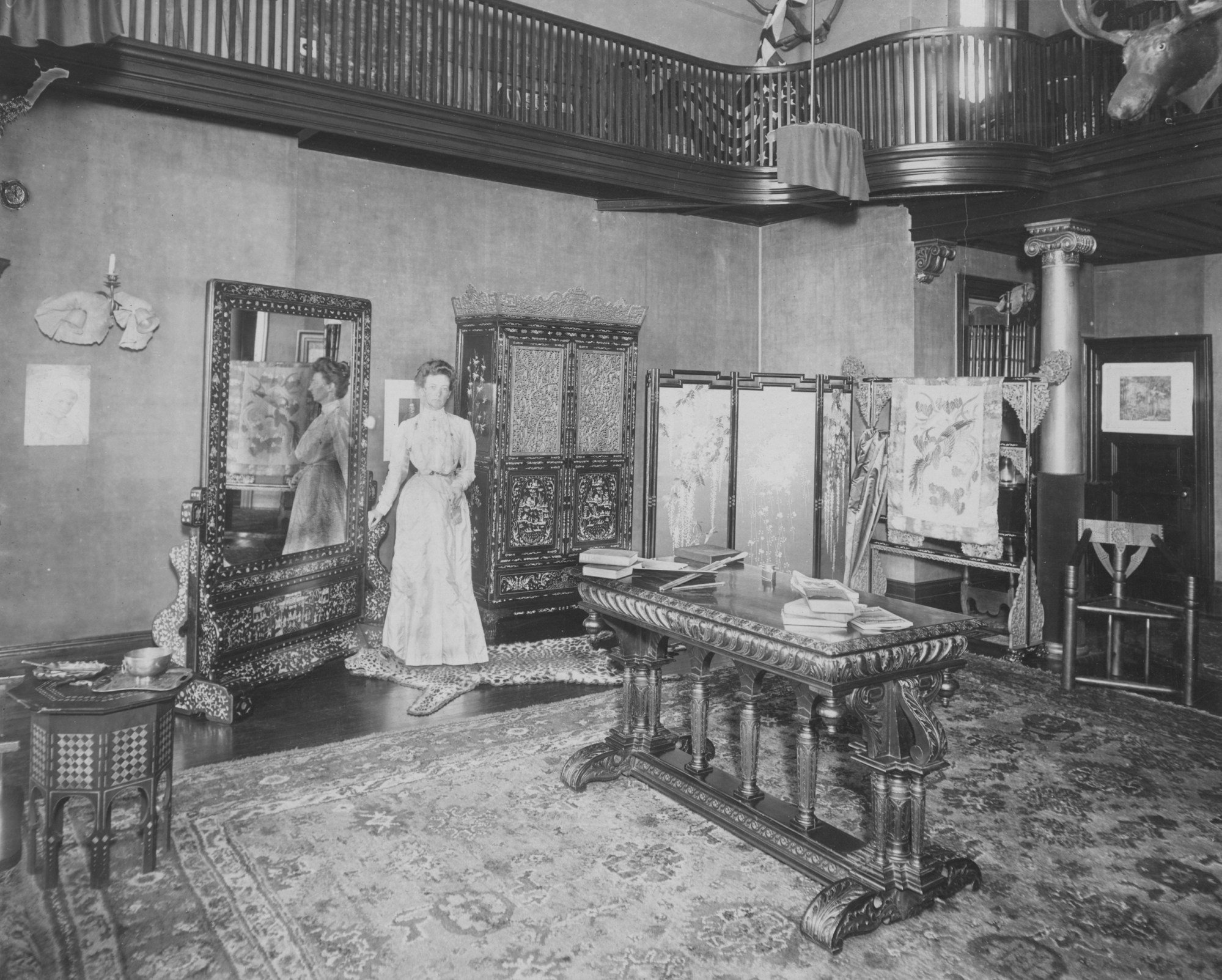 Carl in her studio in the Summer Palace.
