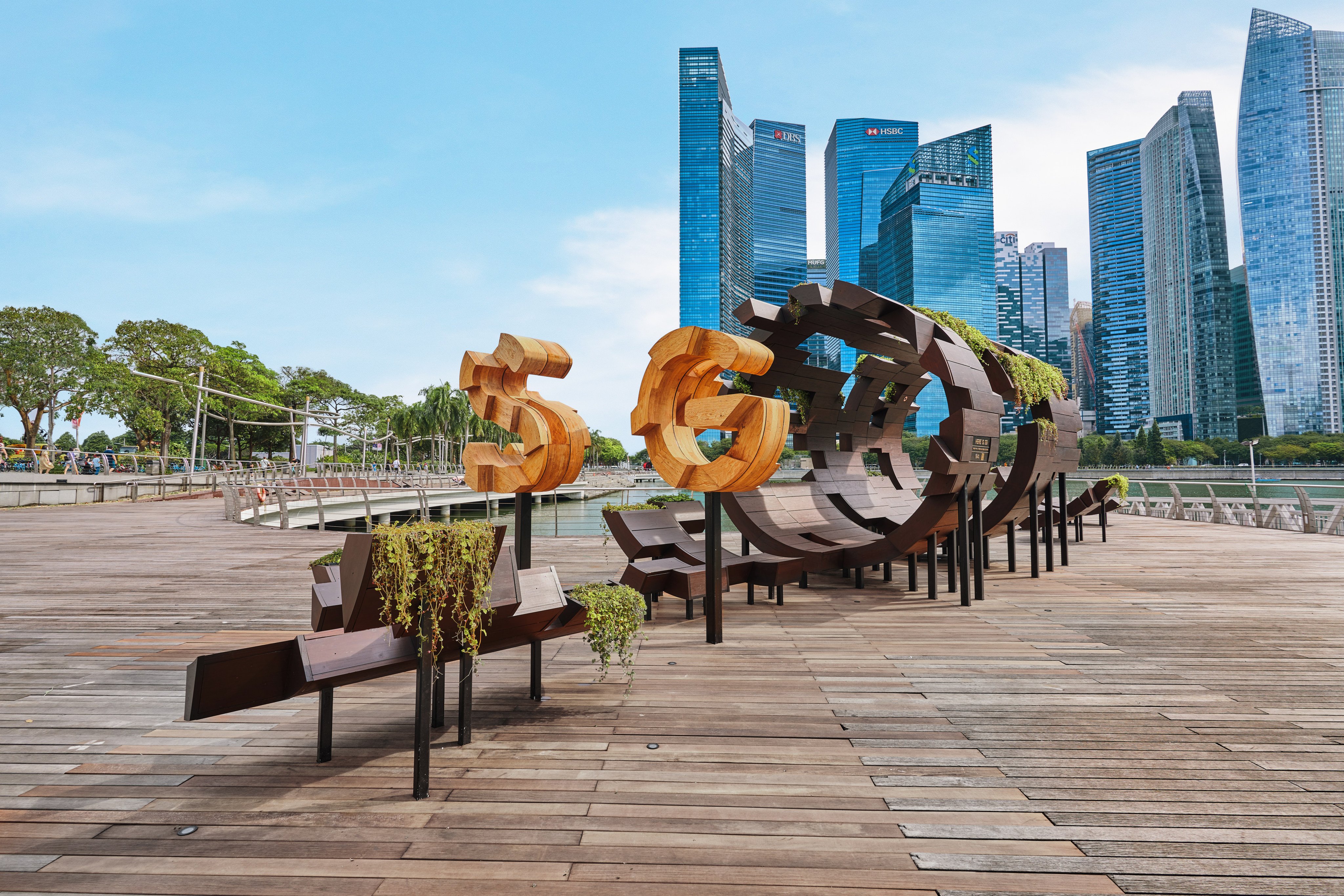Singapore’s latest and possibly most Instagram-friendly public artwork, Here Is SG, is located along the Marina Bay promenade.