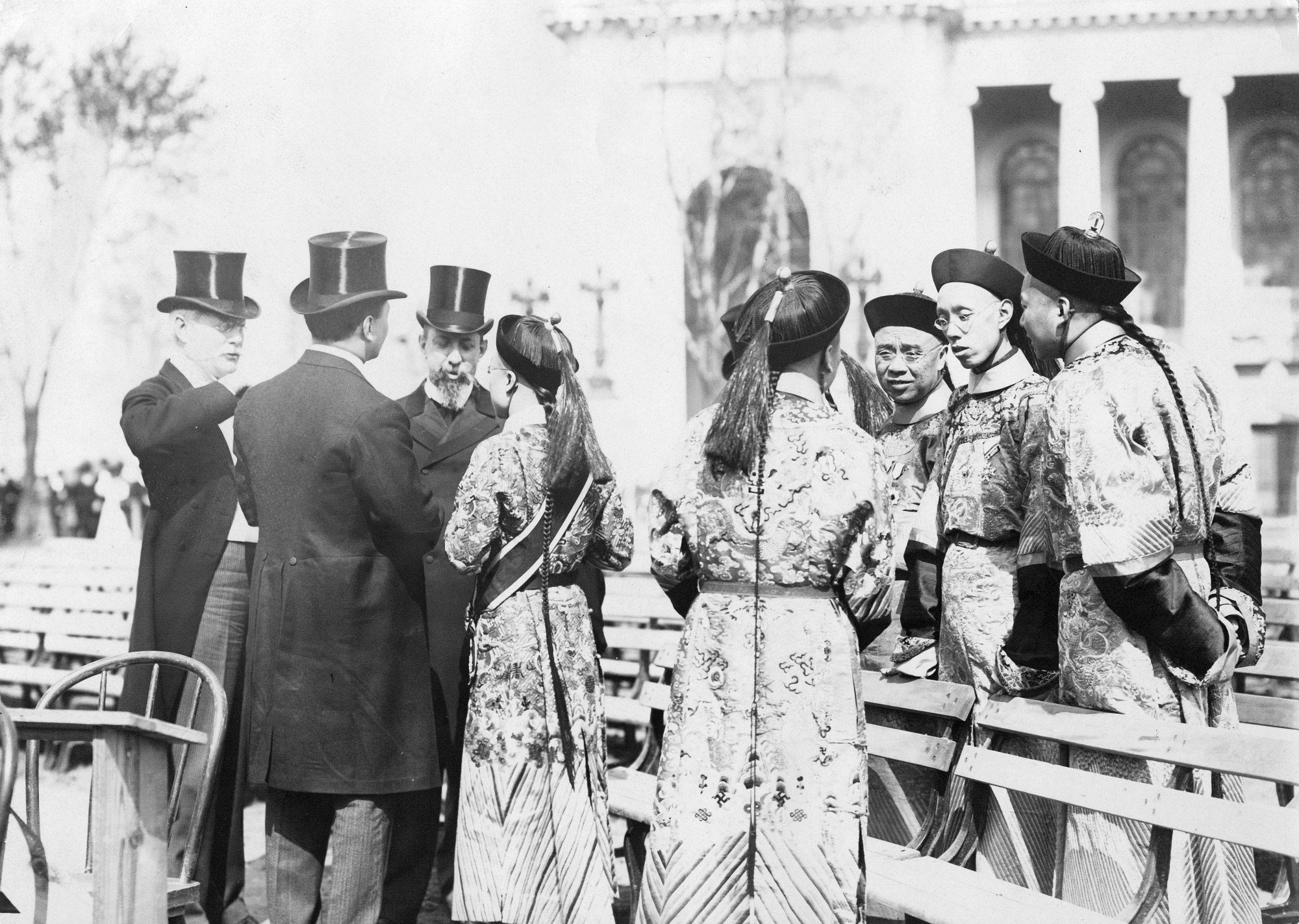 Chinese dignitaries, including Prince Pu Lun (fourth from left), “Minister to His Imperial Presence”, with members of the reception committee at the 1904 World’s Fair. Photo: Getty Images