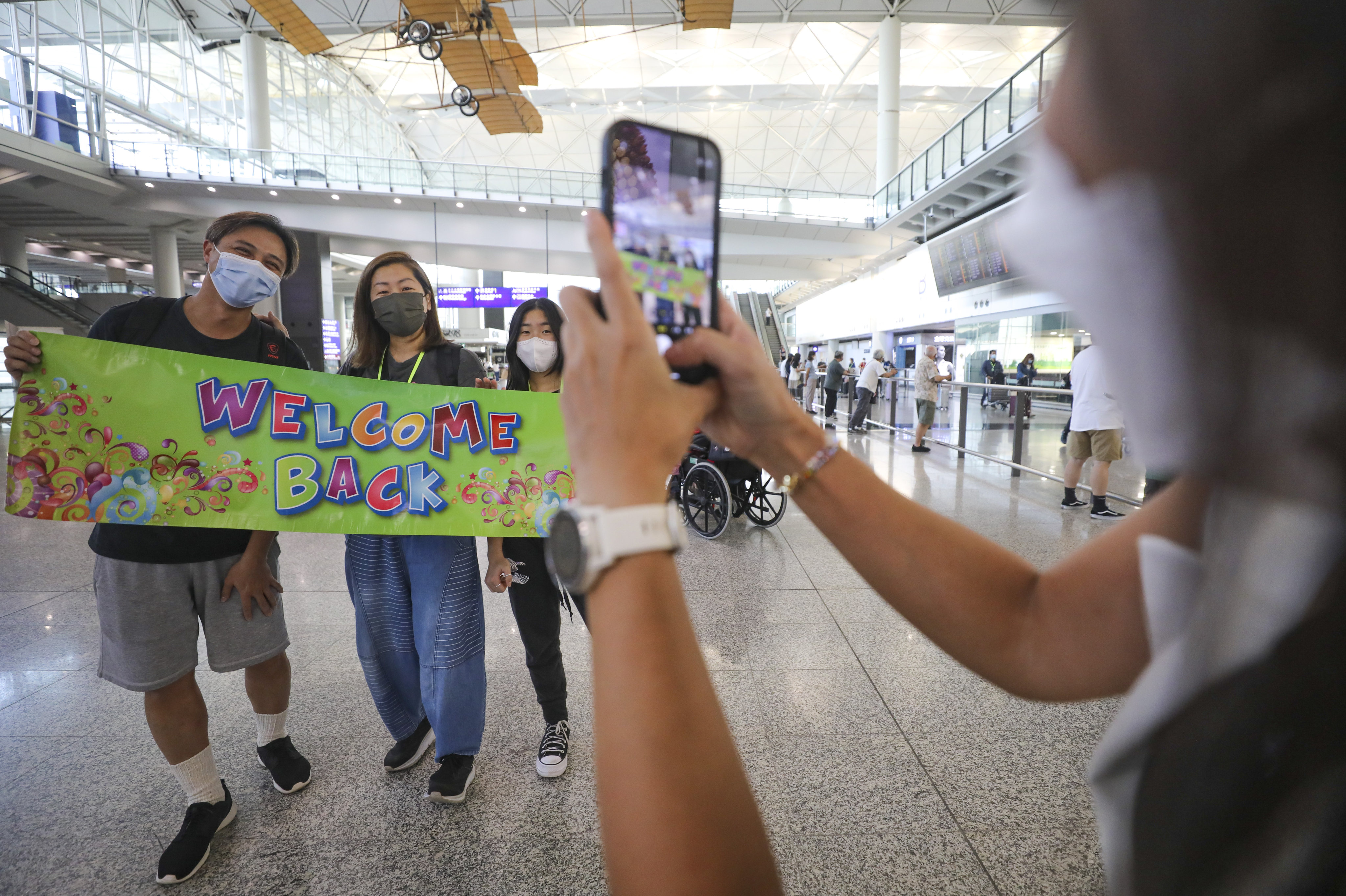 Arrivals celebrate reunions at the airport. Infections have stabilised to between 3,500 and 4,500 a day in Hong Kong. Photo: Xiaomei Chen