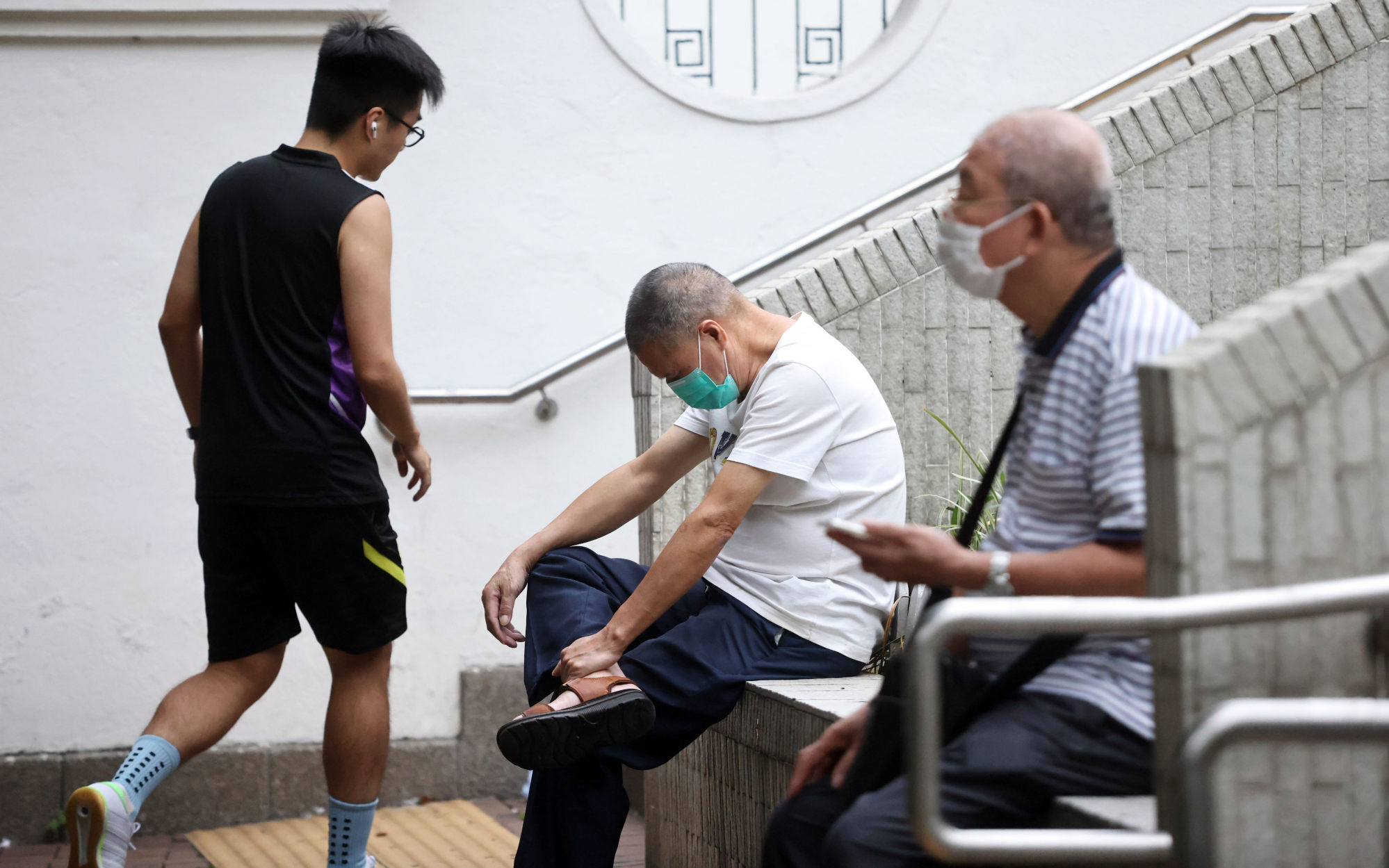 Helping elderly residents cope with emotional distress requires a proactive approach, according to university scholars. Photo: K. Y. Cheng
