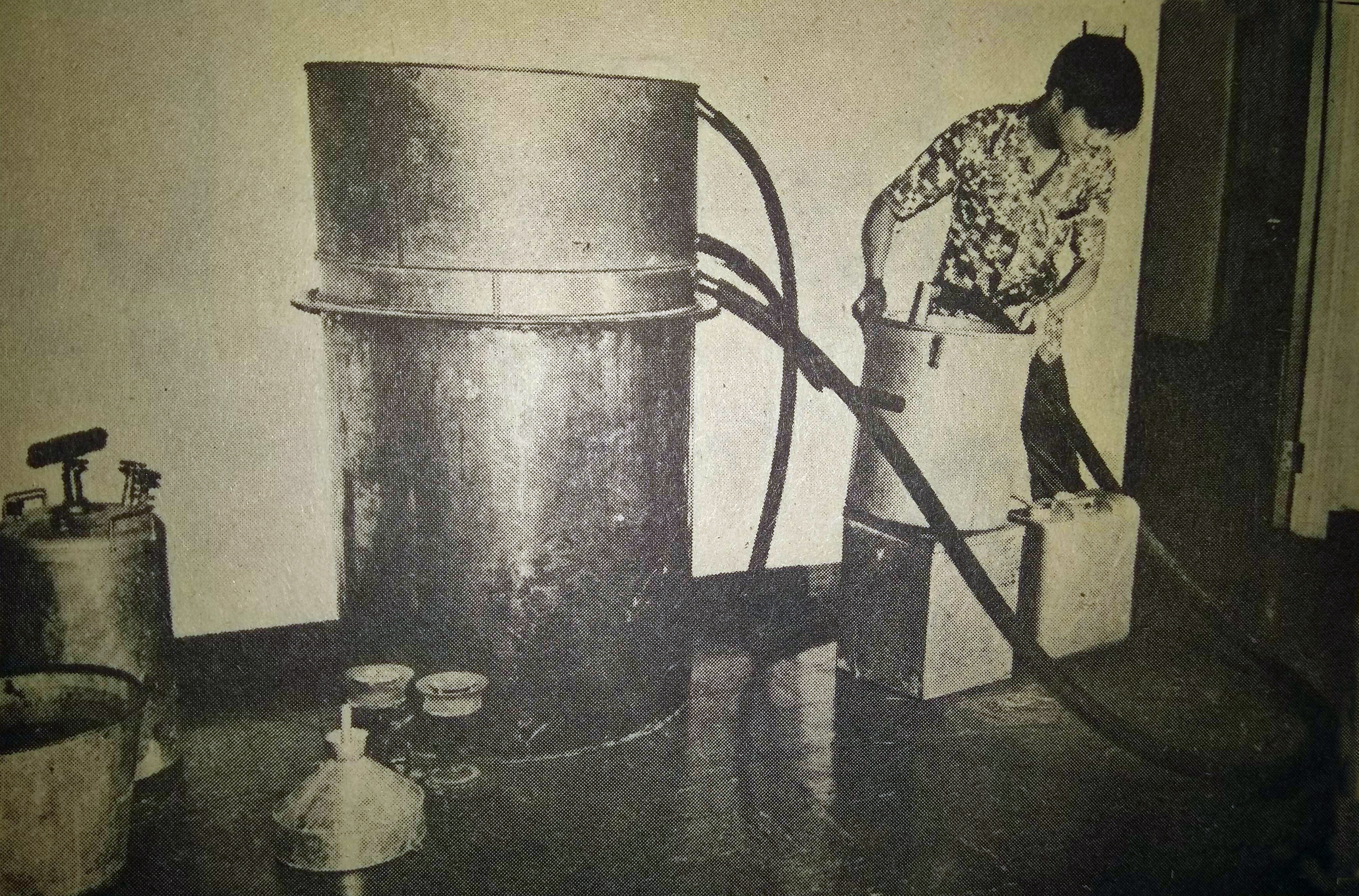 After a number of people were killed in Hong Kong following drinking wine laced with poisonous methyl alcohol, the authorities cracked down on wine shops and illicit stills. Photo: SCMP