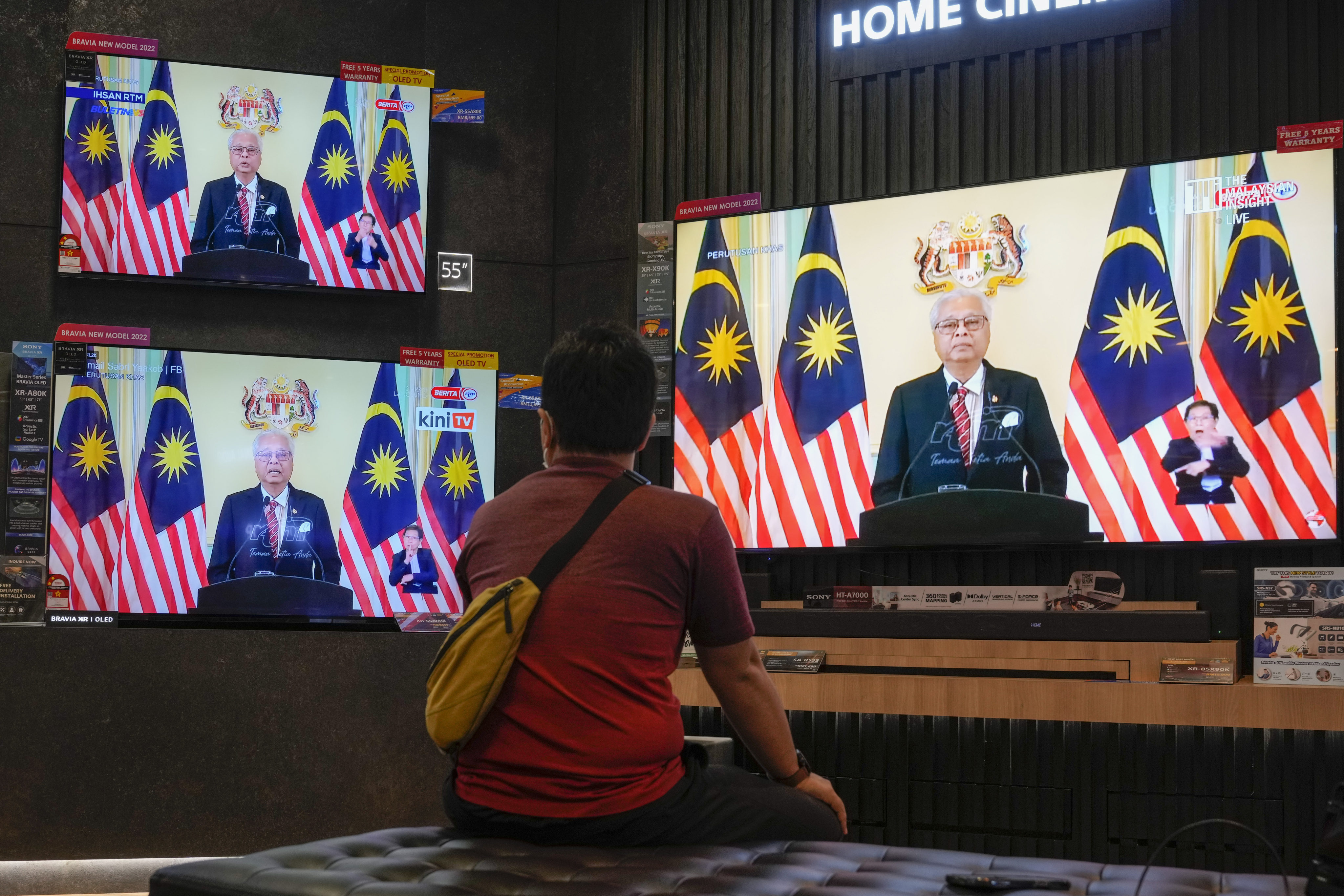 A man watches the statement by Malaysian PM Ismail Sabri Yaakob in Kuala Lumpur. Photo: AP