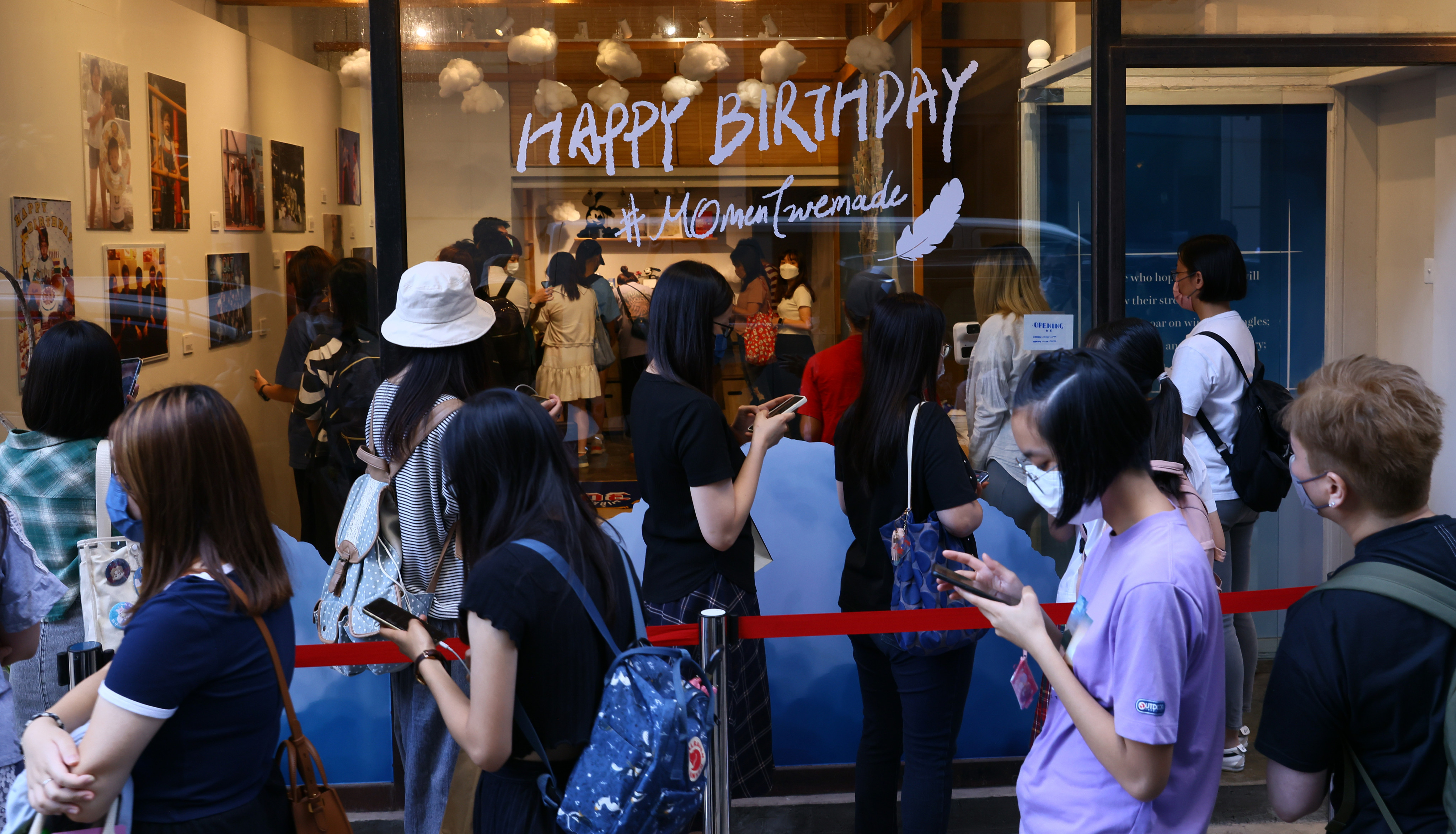 Well-wishers queue outside Still House boutique in Causeway Bay to leave messages of support for a dancer who suffered serious injuries during a concert by boy band Mirror. Photo: Dickson Lee.