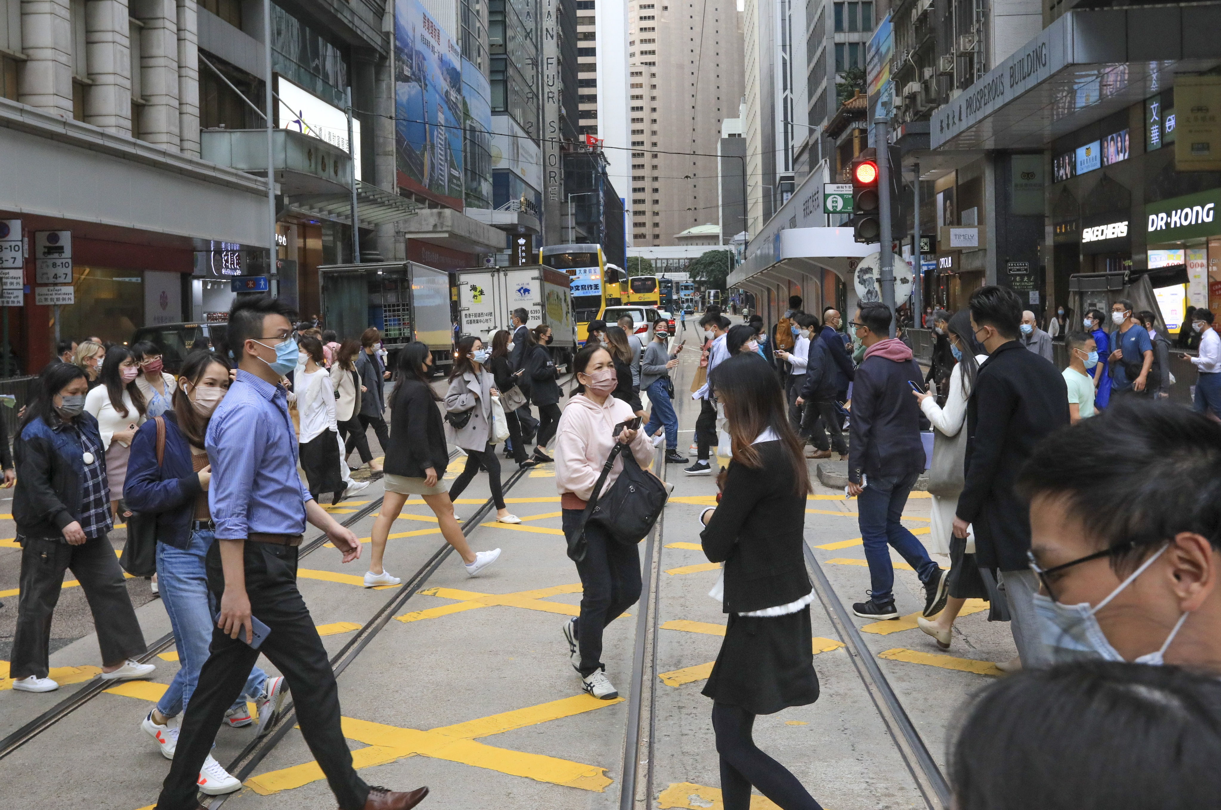 People cross a busy street in Central, Hong Kong, on December 5, 2021. Photo: Felix Wong
