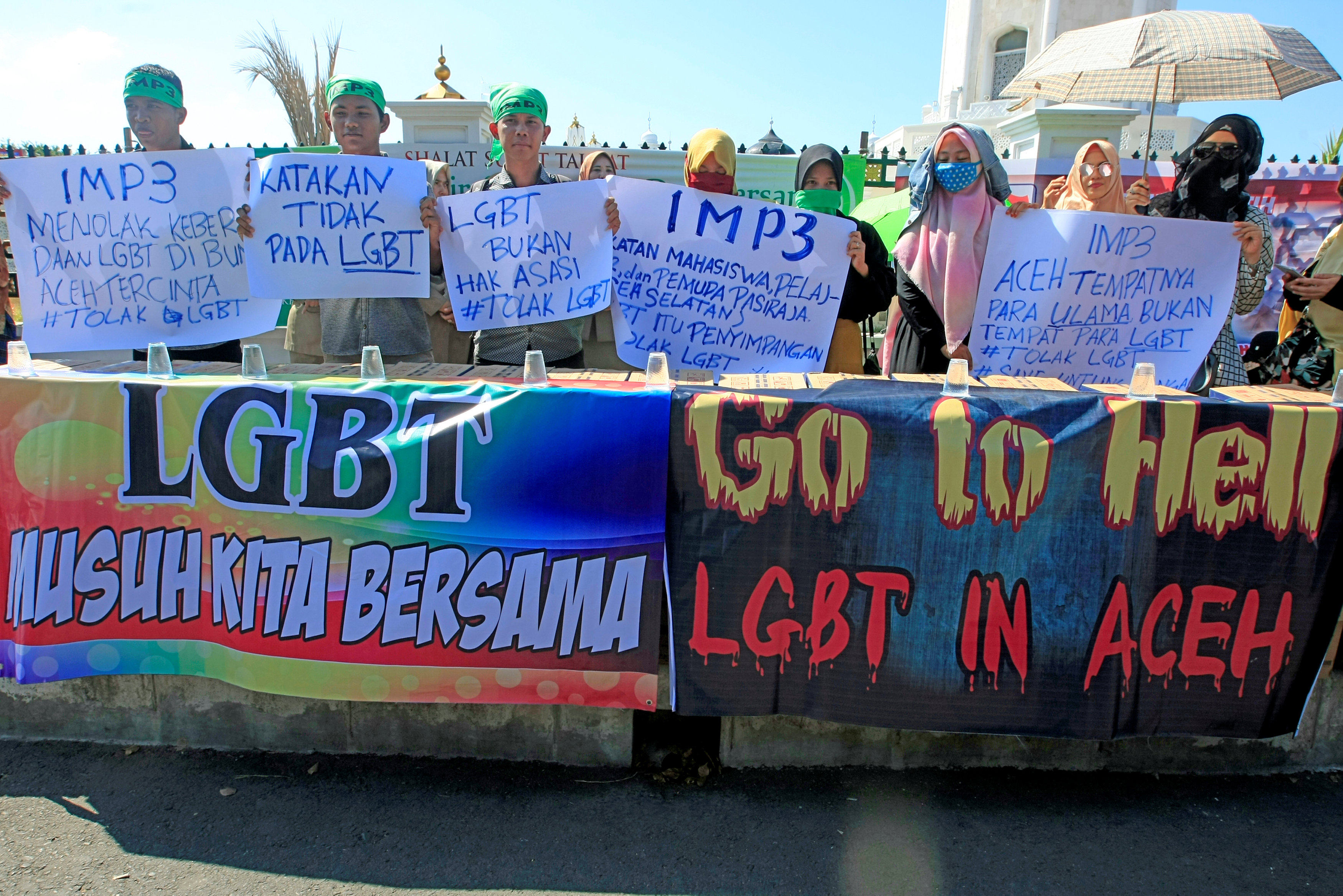 Muslim protesters hold an anti-LGBT rally outside a mosque in the provincial capital Banda Aceh, Aceh province in Indonesia in 2018. The LGBT community in Indonesia has faced a worsening climate of intolerance. Photo: Reuters