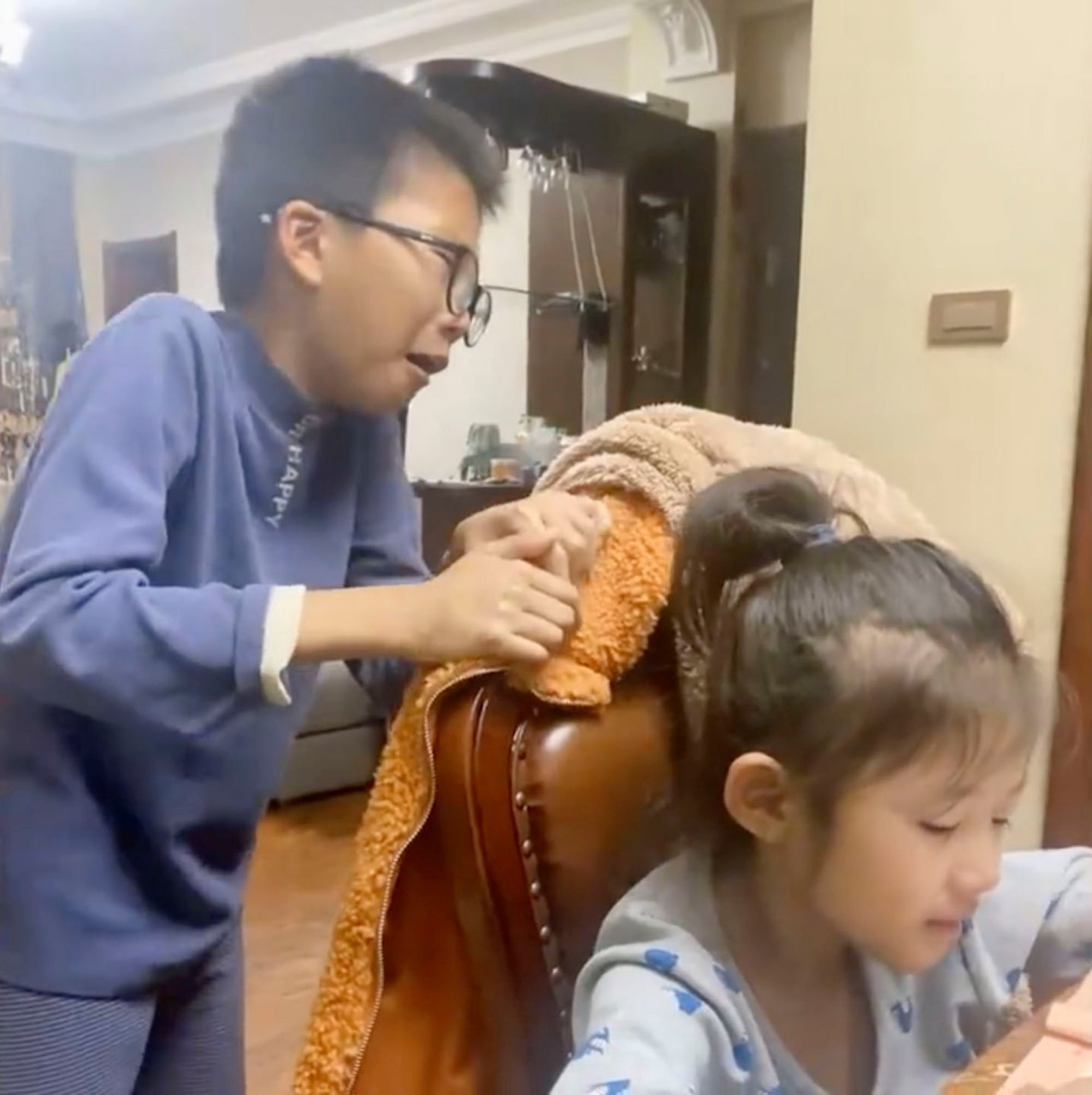 At times the boy looked as though he was in physical pain, so great was his apparent frustration. Photo: Baidu