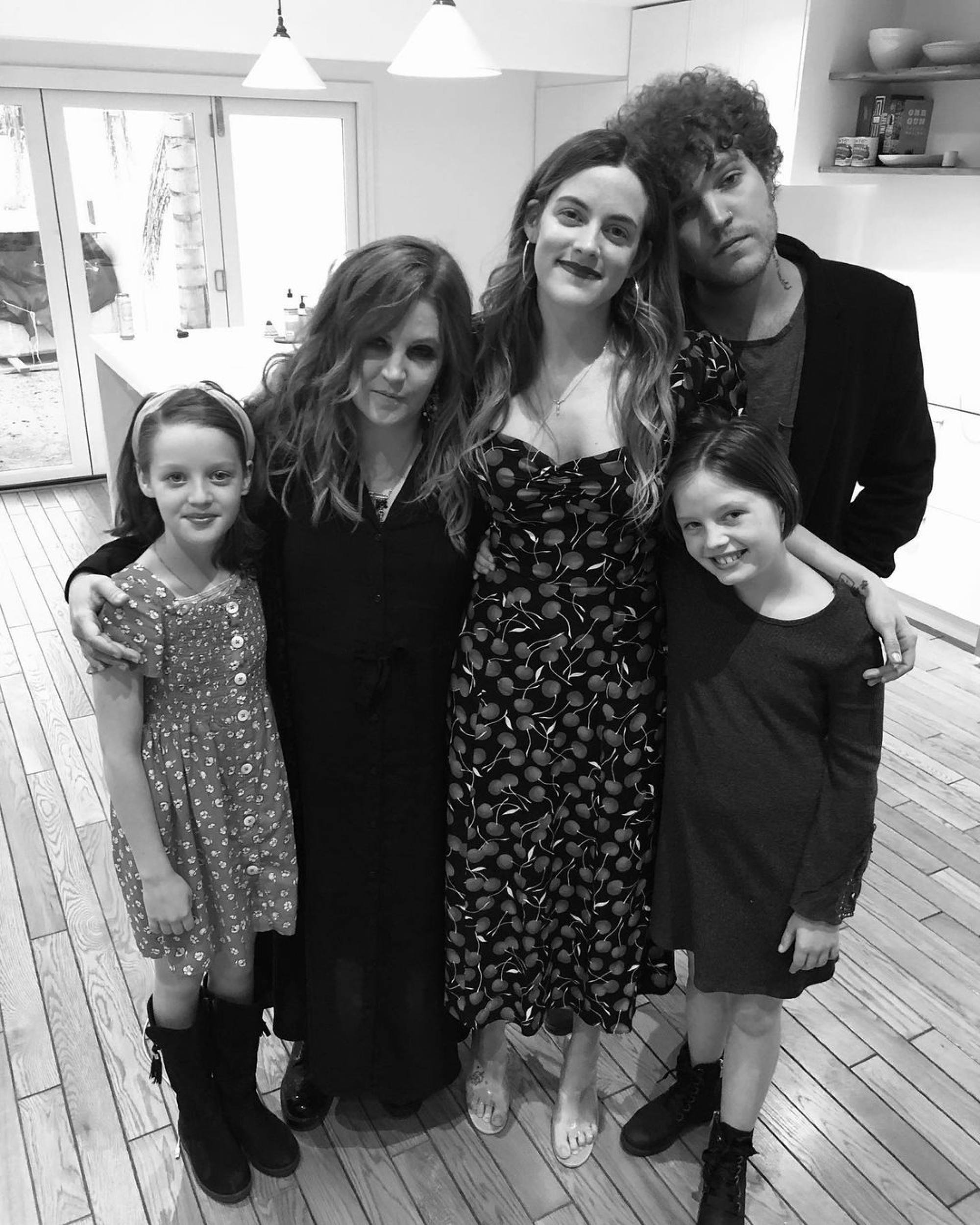 Jolie Family on X: #AngelinaJolie and #ShilohJoliePitt shop (March 04, 2022)   / X