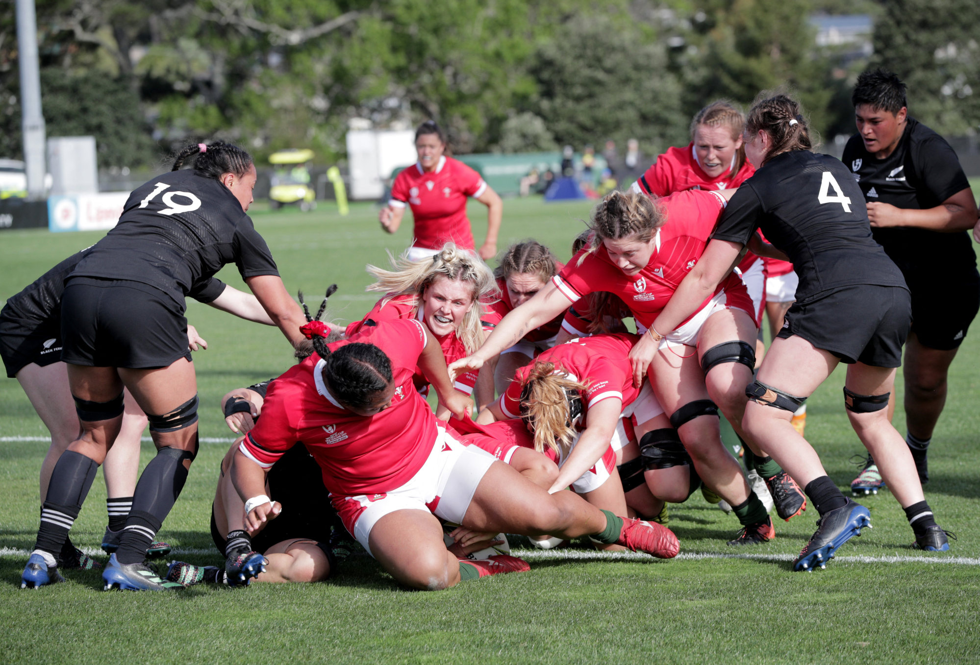 Sioned Harries scores for Wales against New Zealand. Photo: Reuters