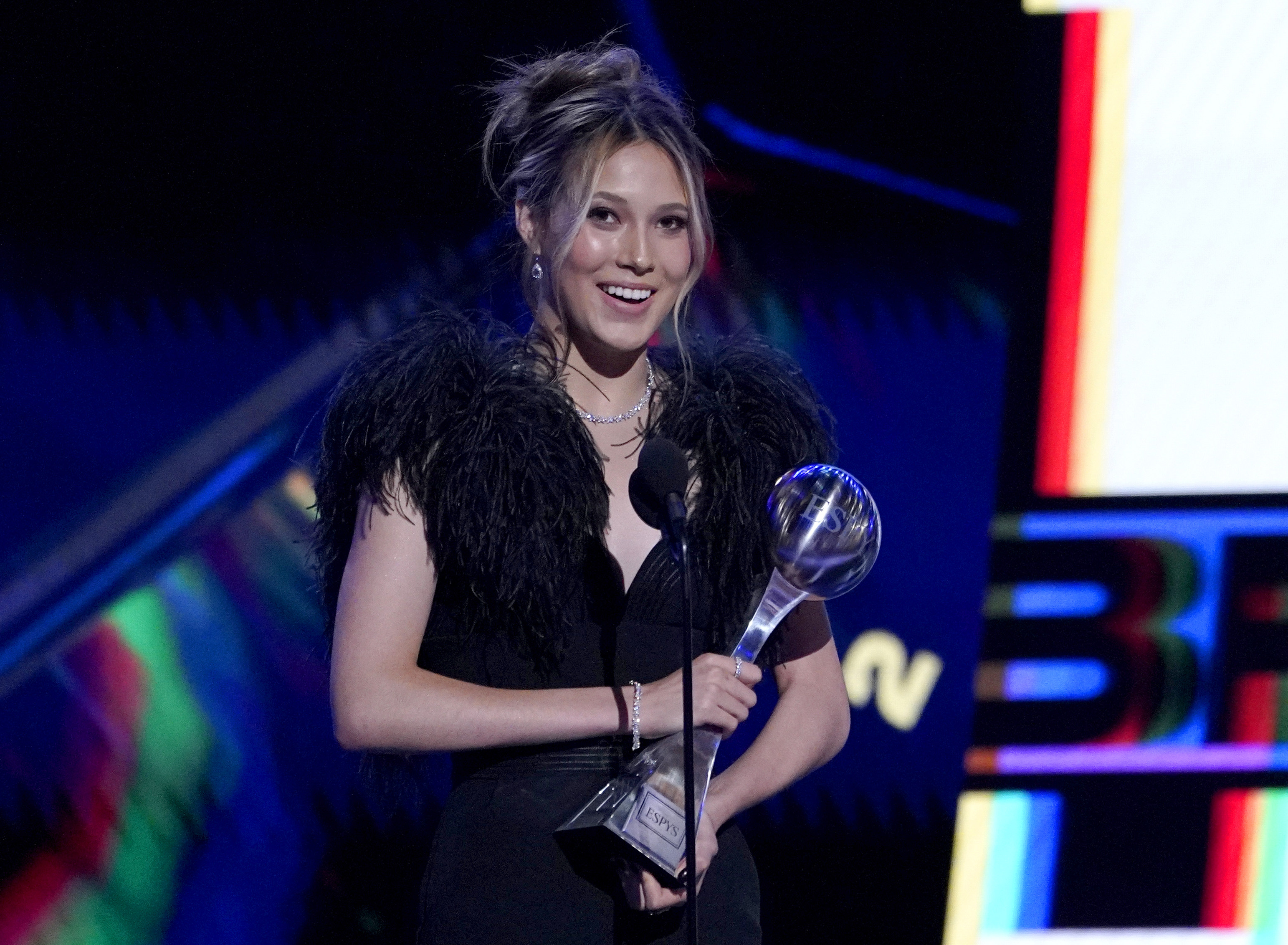 Freestyle skier Eileen Gu accepts the award for best breakthrough athlete at the ESPY Awards on July 20, 2022, at the Dolby Theatre in Los Angeles. Photo: AP
