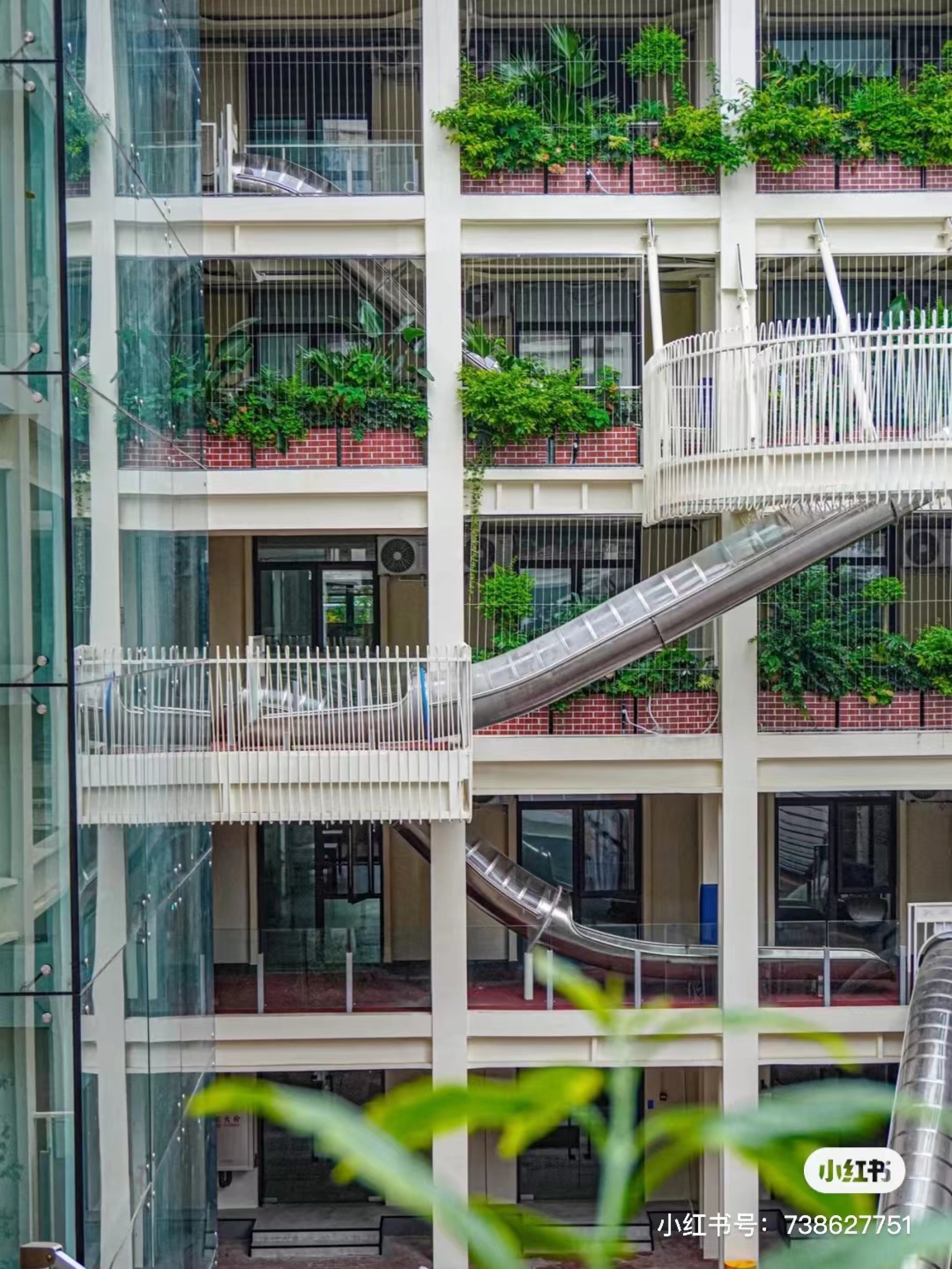 Besides the slides, the integration of plant life into the architecture has been popular. Photo: Xiaohongshu