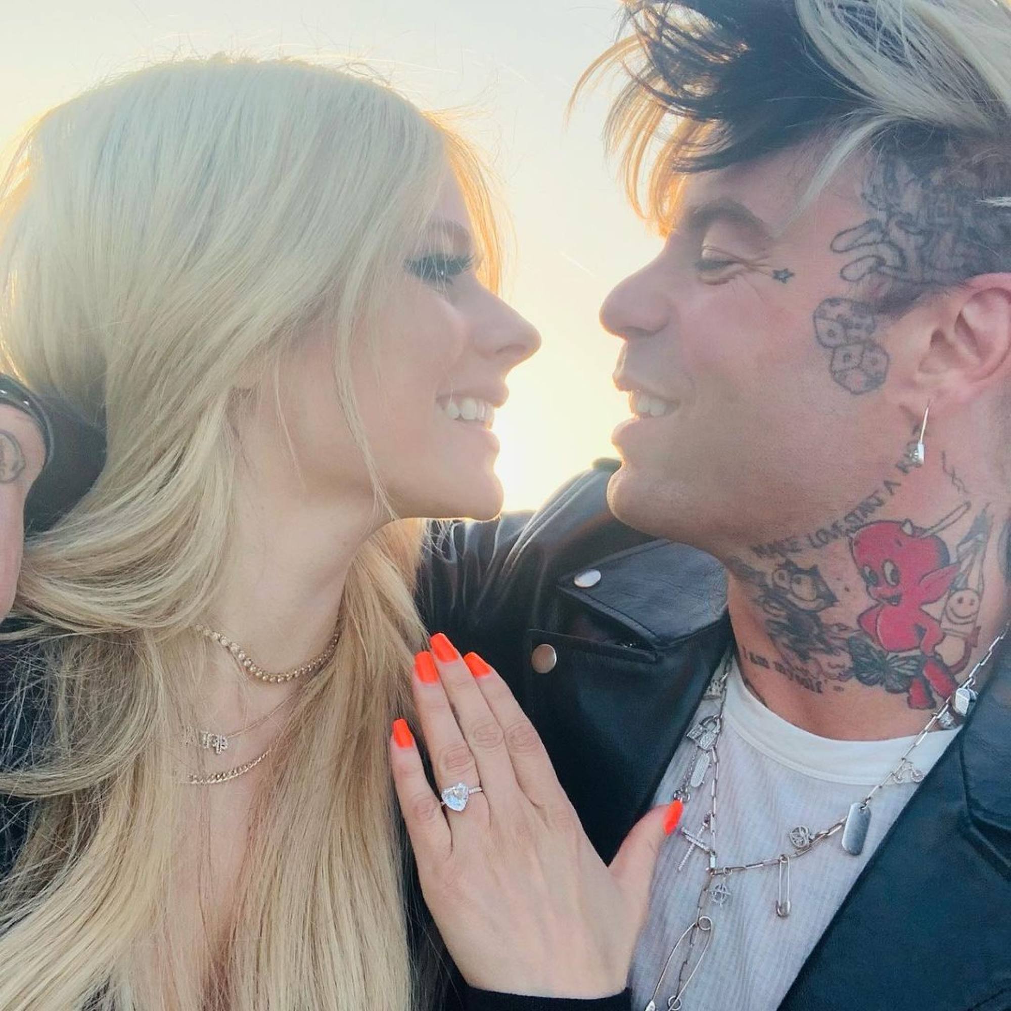 Avril Lavigne said she loved her custom made heart shaped engagement ring. Photo: @avrillavigne/Instagram