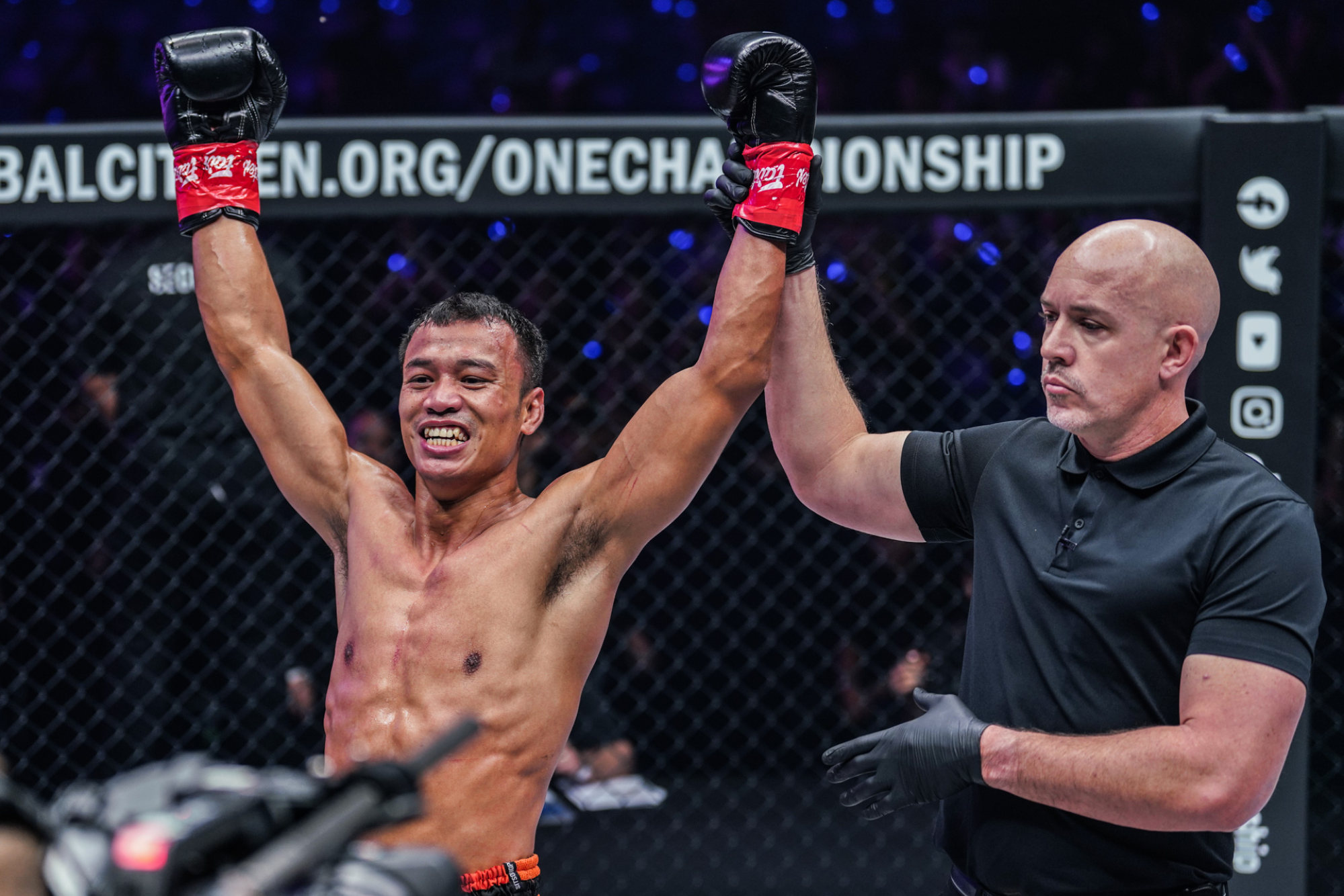 Sitthichai Sitsongpeenong celebrates a decision win over Mohammed Boutasaa at ONE on Prime Video 3.