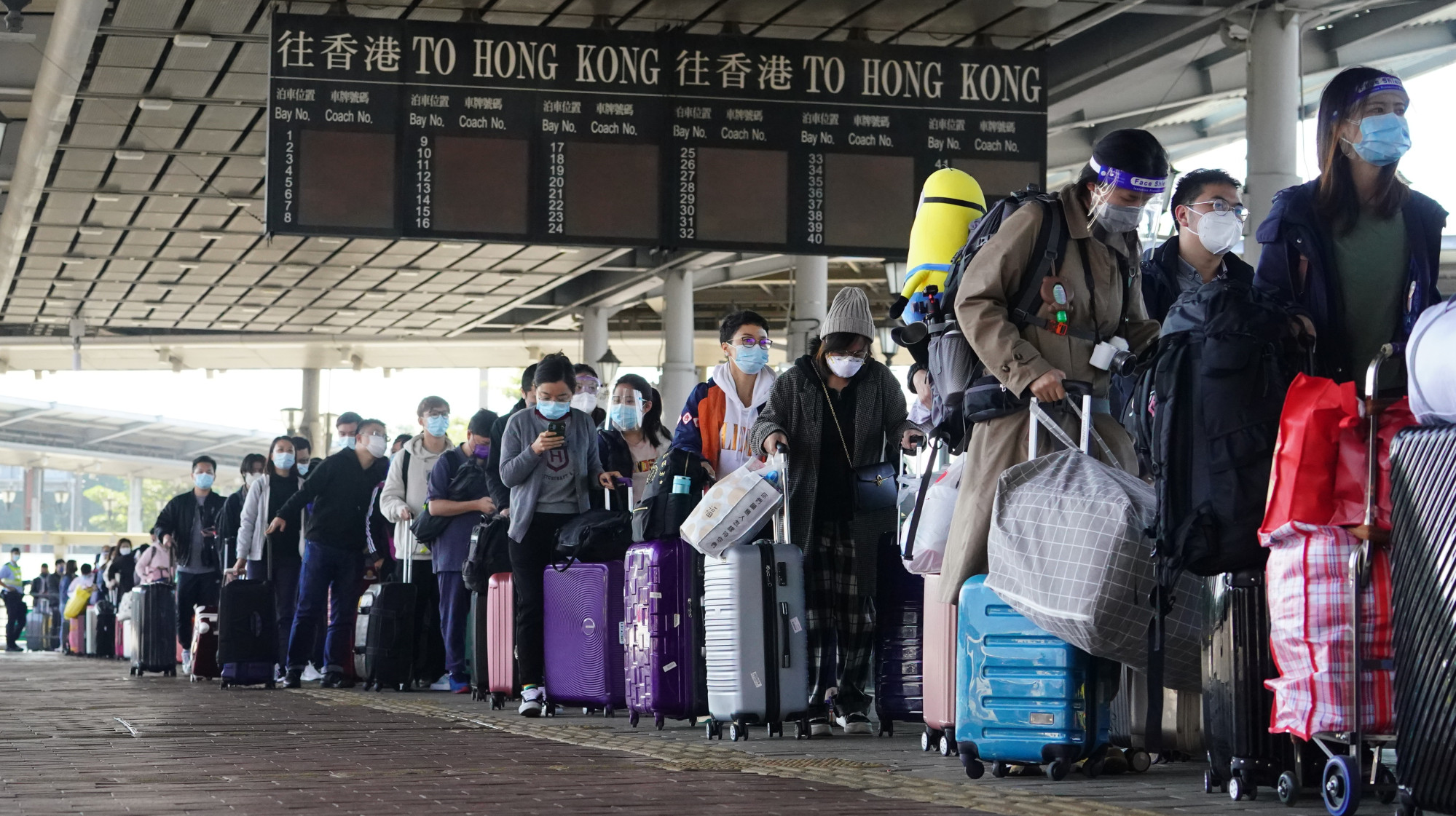 Cross-border travellers queue at Shenzhen Bay Control Point in Hong Kong. Photo: Felix Wong