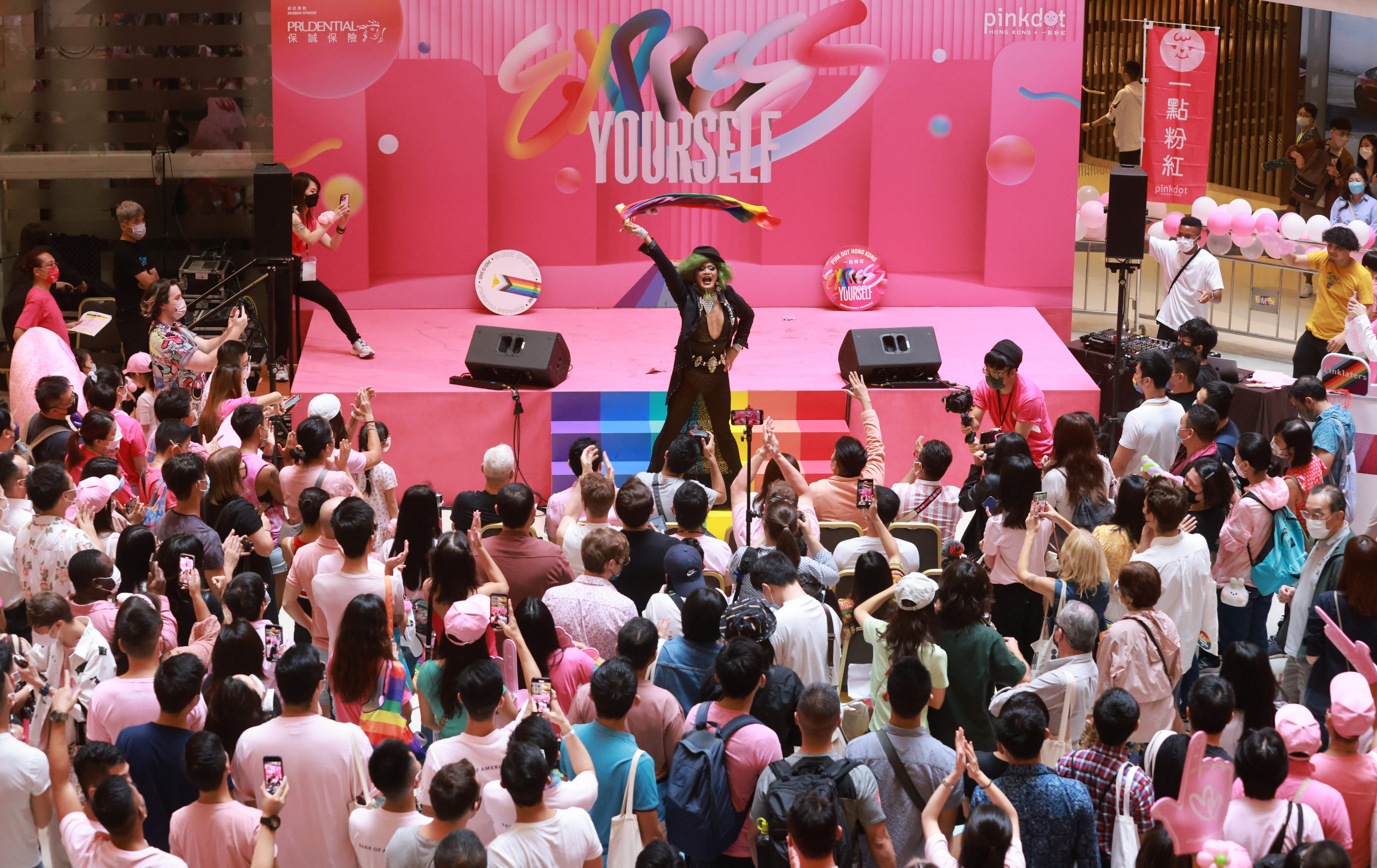 Themed “Express Yourself”, Sunday’s carnival hosted more than 25 community booths and 35 pop-up stores, as well as arts and craft events. Photo: May Tse