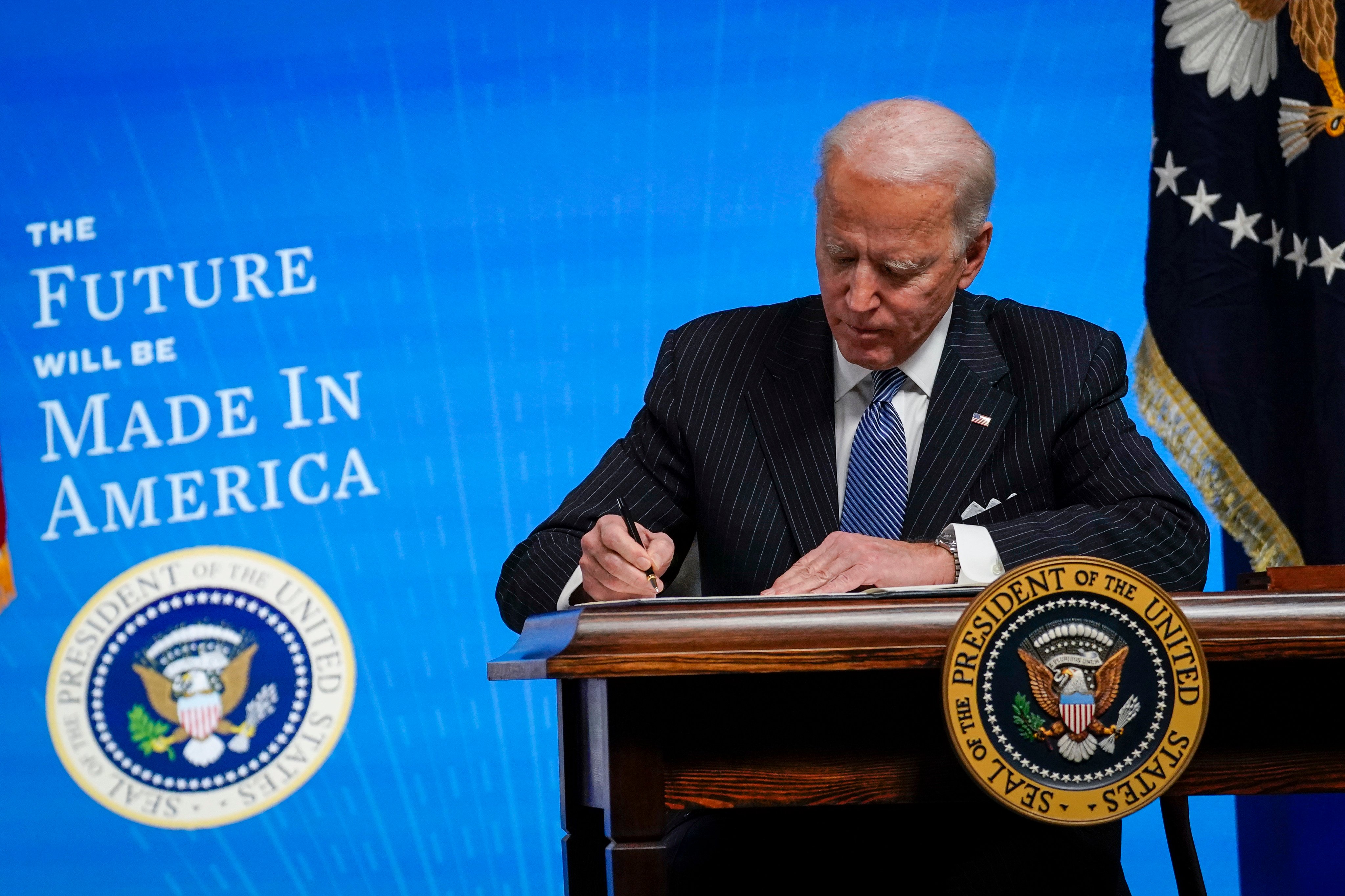 US President Joe Biden signs an executive order regarding American manufacturing on January 25, 2021. Photo: Getty Images/TNS