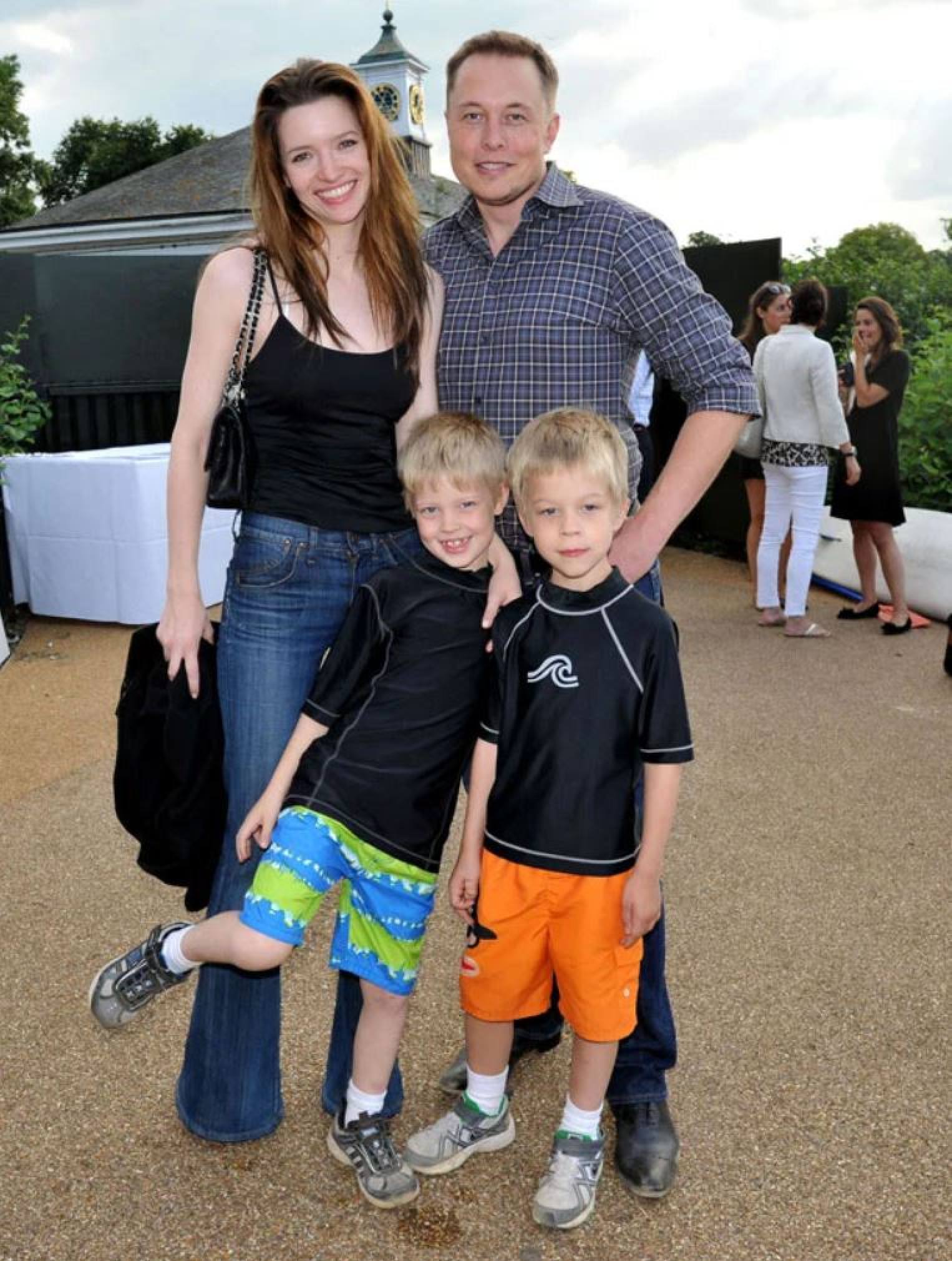 Elon Musk, Talulah Riley and Musk’s children from his previous marriage with Justine Musk. Photo: @elonmusk/Instagram