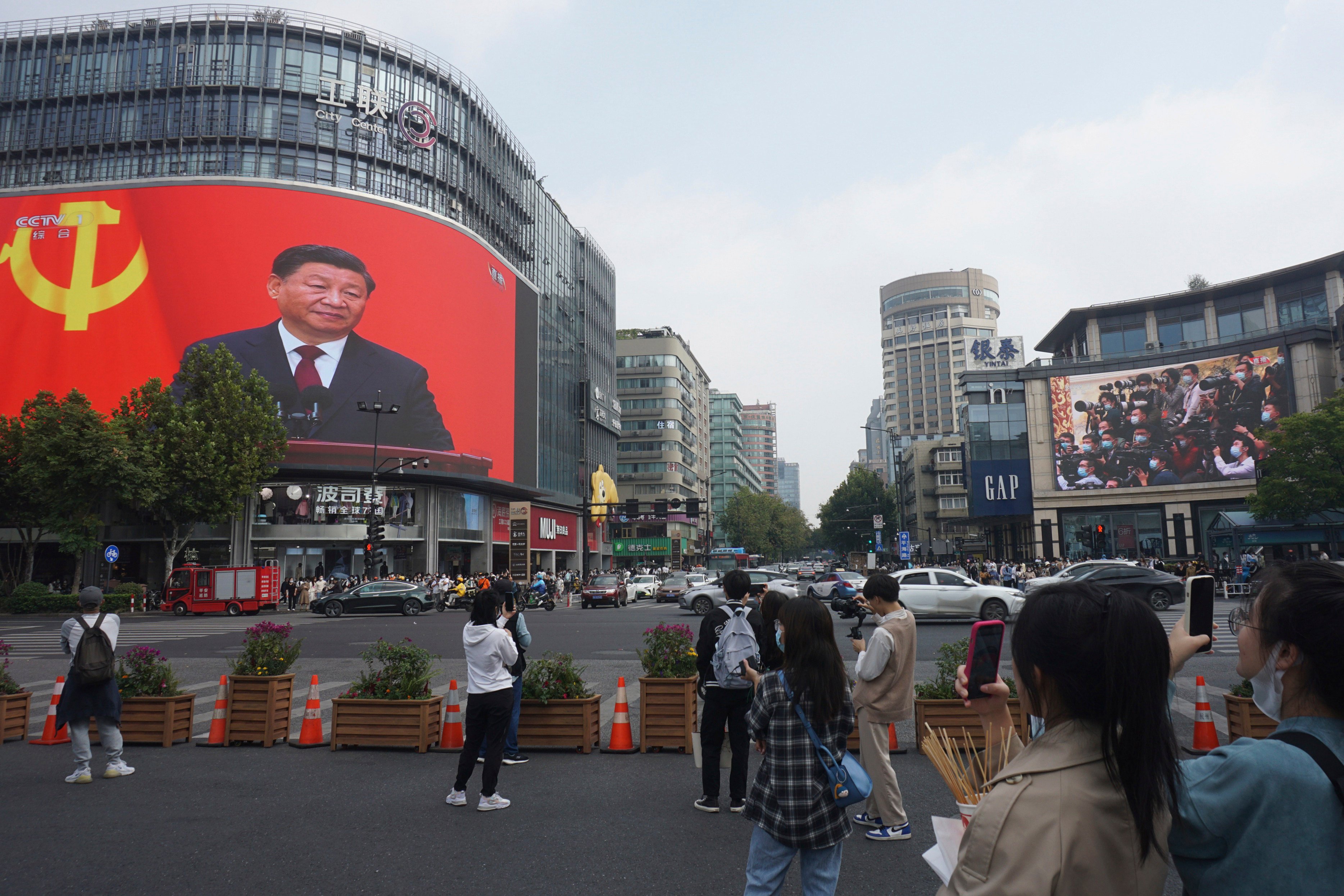 Foreign and private investors are waiting for measures to revive the economy now that the Communist Party’s leadership reshuffle is over. Photo: AP