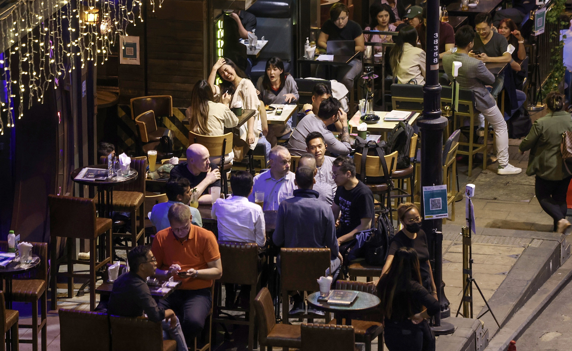 Coronavirus Hong Kong to lift curbs on opening hours of restaurants