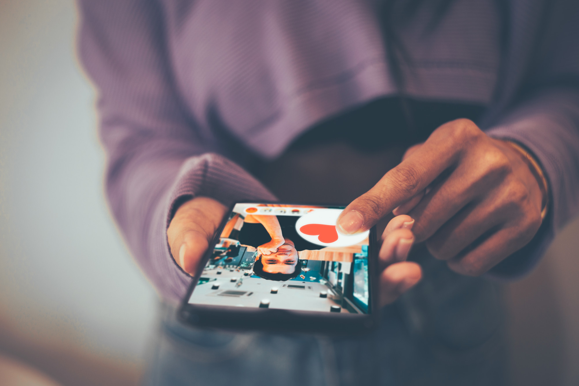 Using a dating app? How to start a conversation, tips on creating a ...