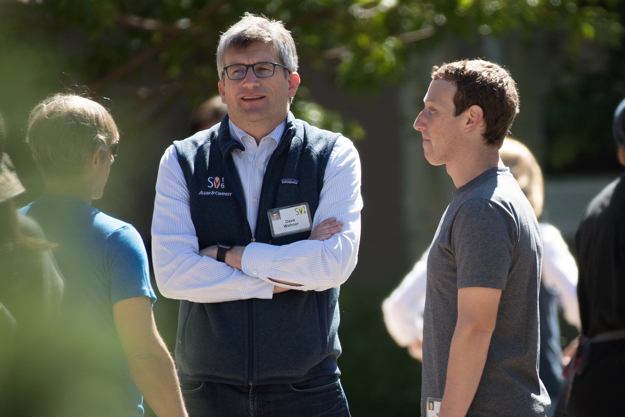 Mark Pincus, co-founder of Zynga (left), chats to Meta CFO David Wehner and Mark Zuckerberg at the Allen & Company Sun Valley Conference in 2016. Photo: Getty Images/AFP