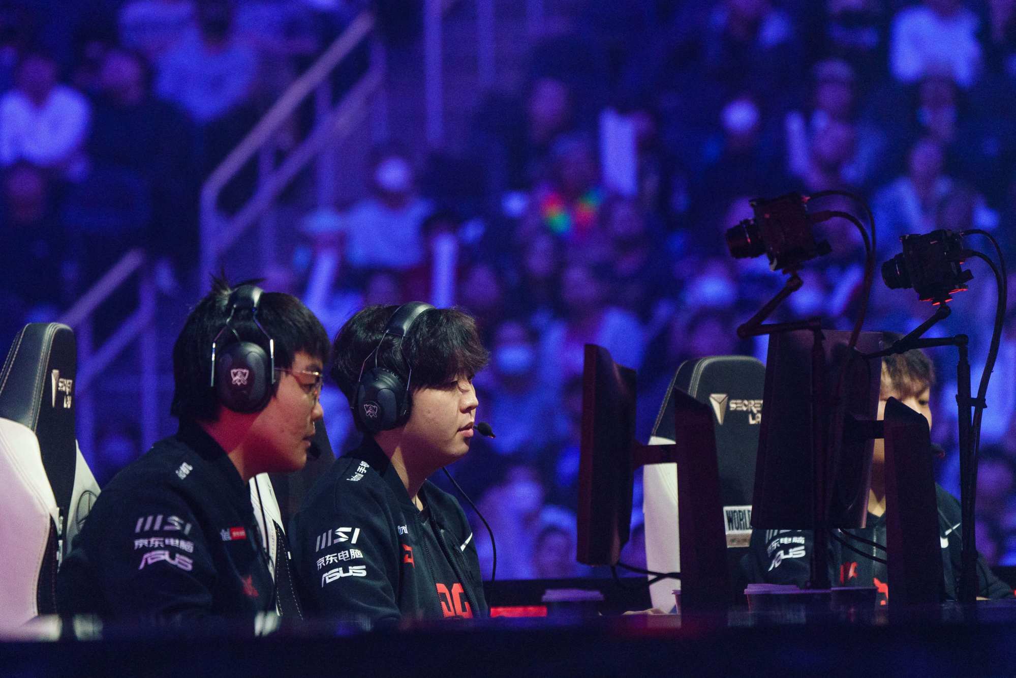 Members of the JD Gaming team are seen at their match against South Korea’s T1 during the League of Legends World Championship semi-finals held at State Farm Arena in Atlanta, Georgia on October 29, 2022. Photo: Agence France-Presse