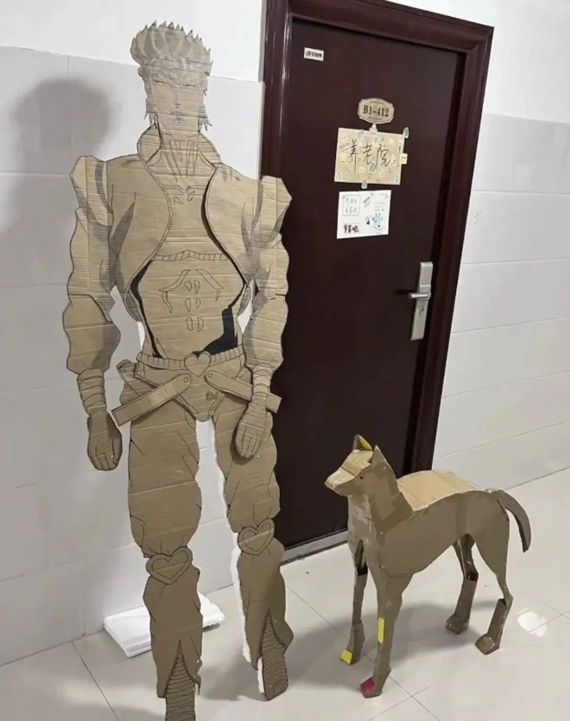 A manga character just off to take his dog for a walk. Photo: ifeng.com