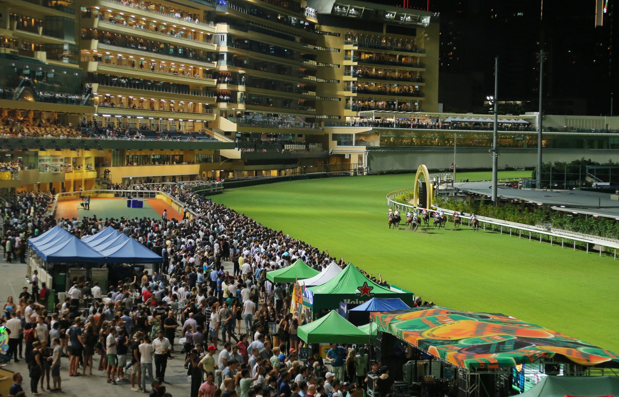 A pre-pandemic Happy Valley crowd.