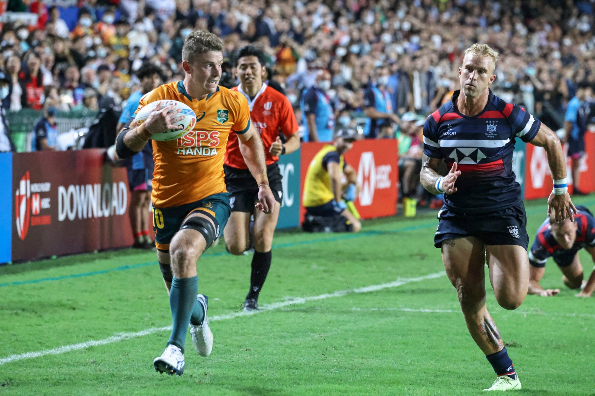 Hong Kong’s Max Woodward (right) pursues Australia’s Nick Malouf. Photo: K.Y. Cheng