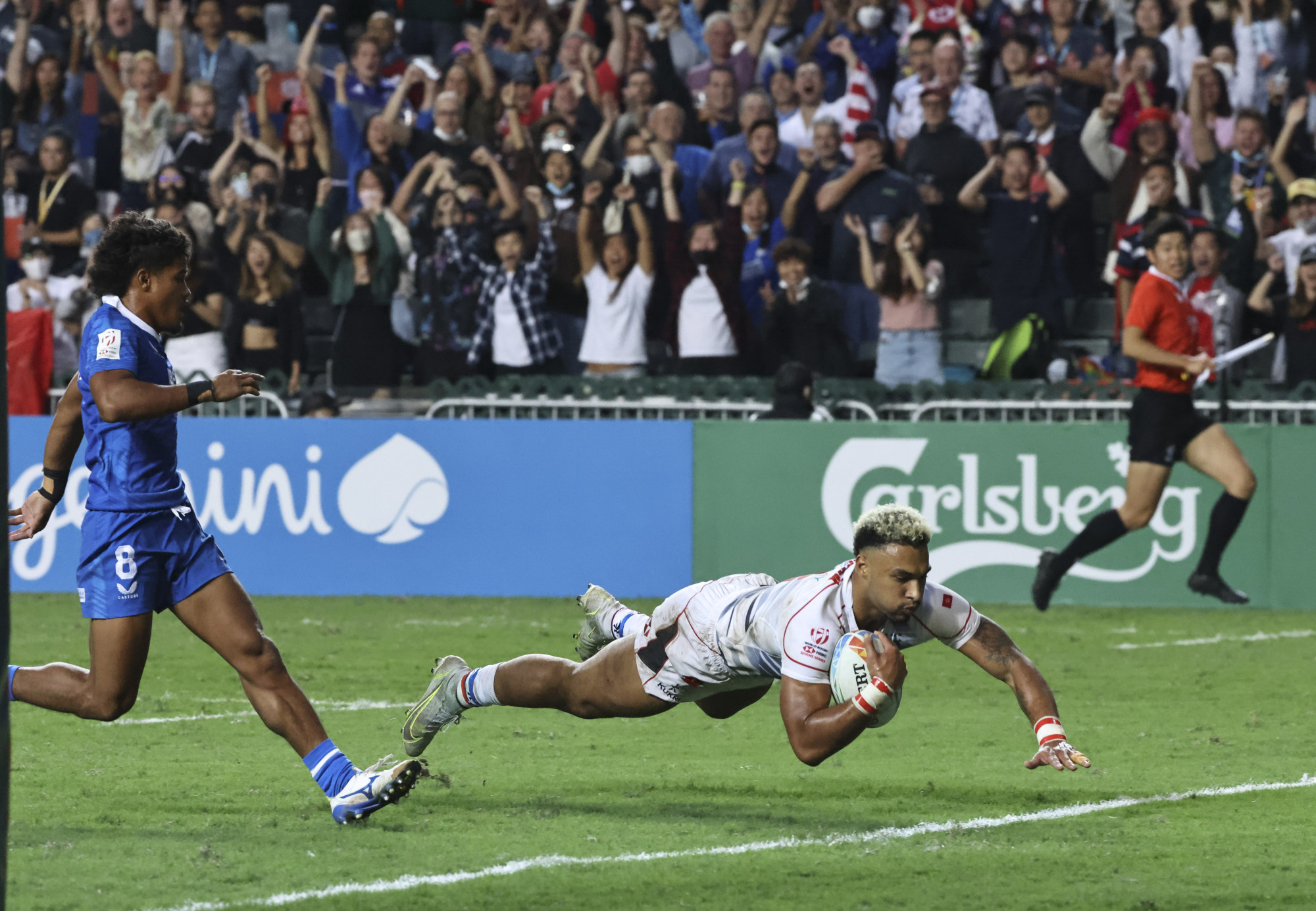 Hong Kong’s Max Denmark scores a try against Samoa. Photo: K.Y. Cheng