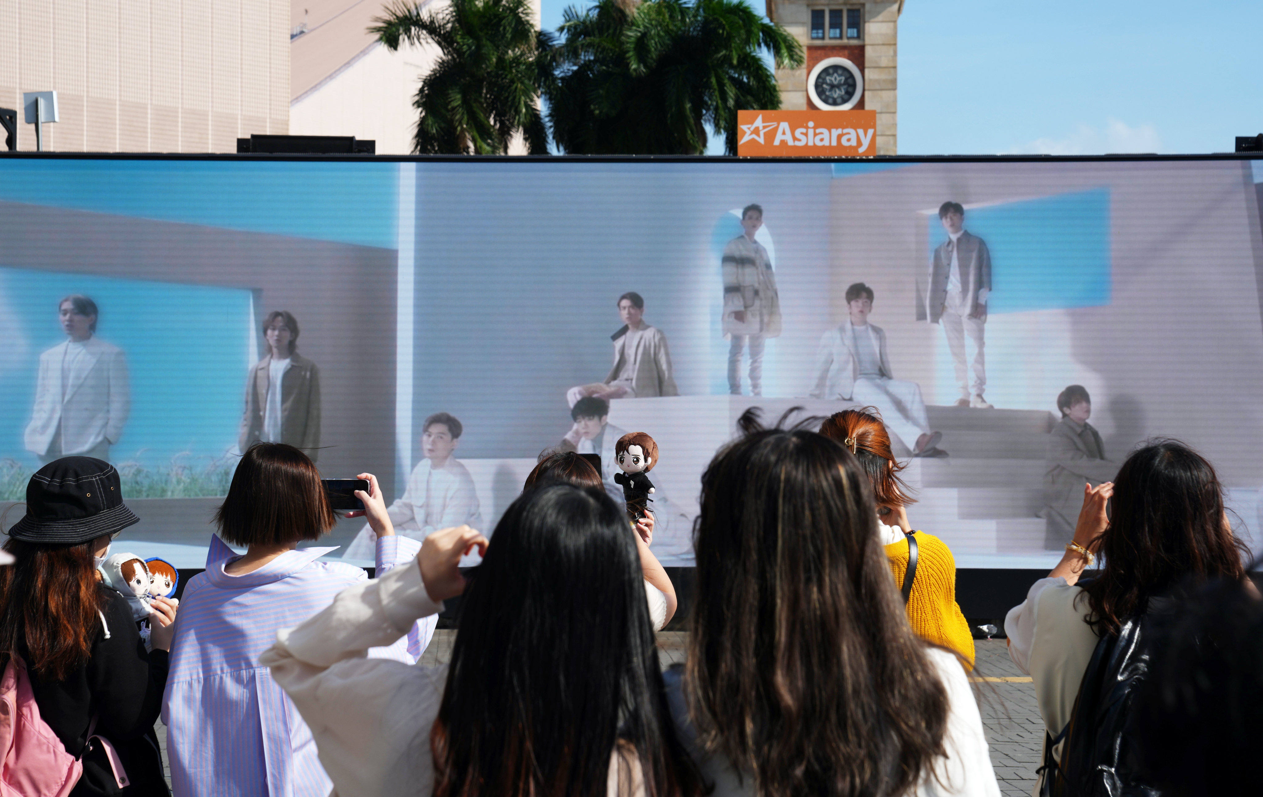 Mirror fans gather in front of an LED screen showing the group’s latest music video. Photo: Sam Tsang