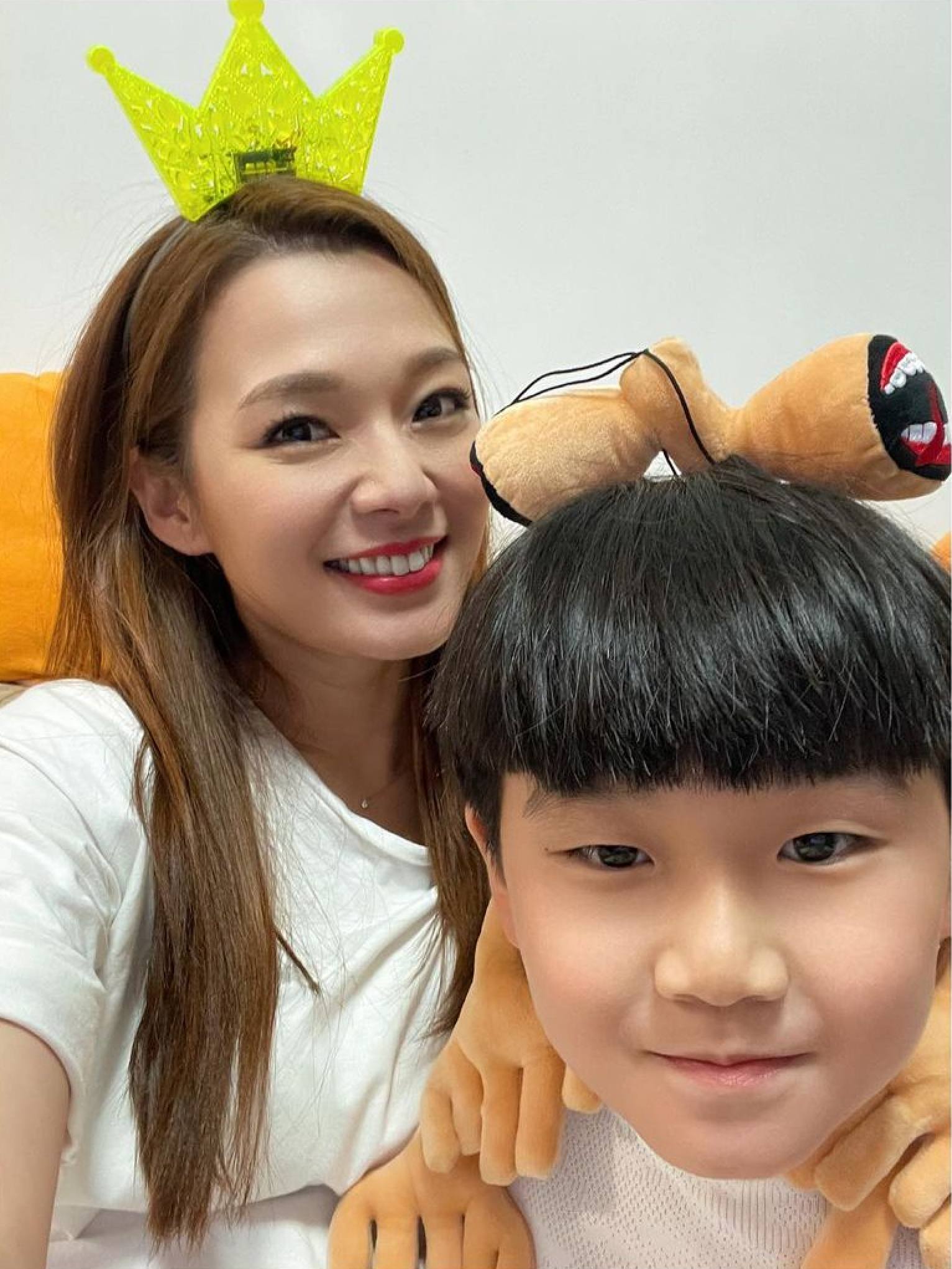 Koni Lui and her son Anton. Photo: @konniecrab/Instagram