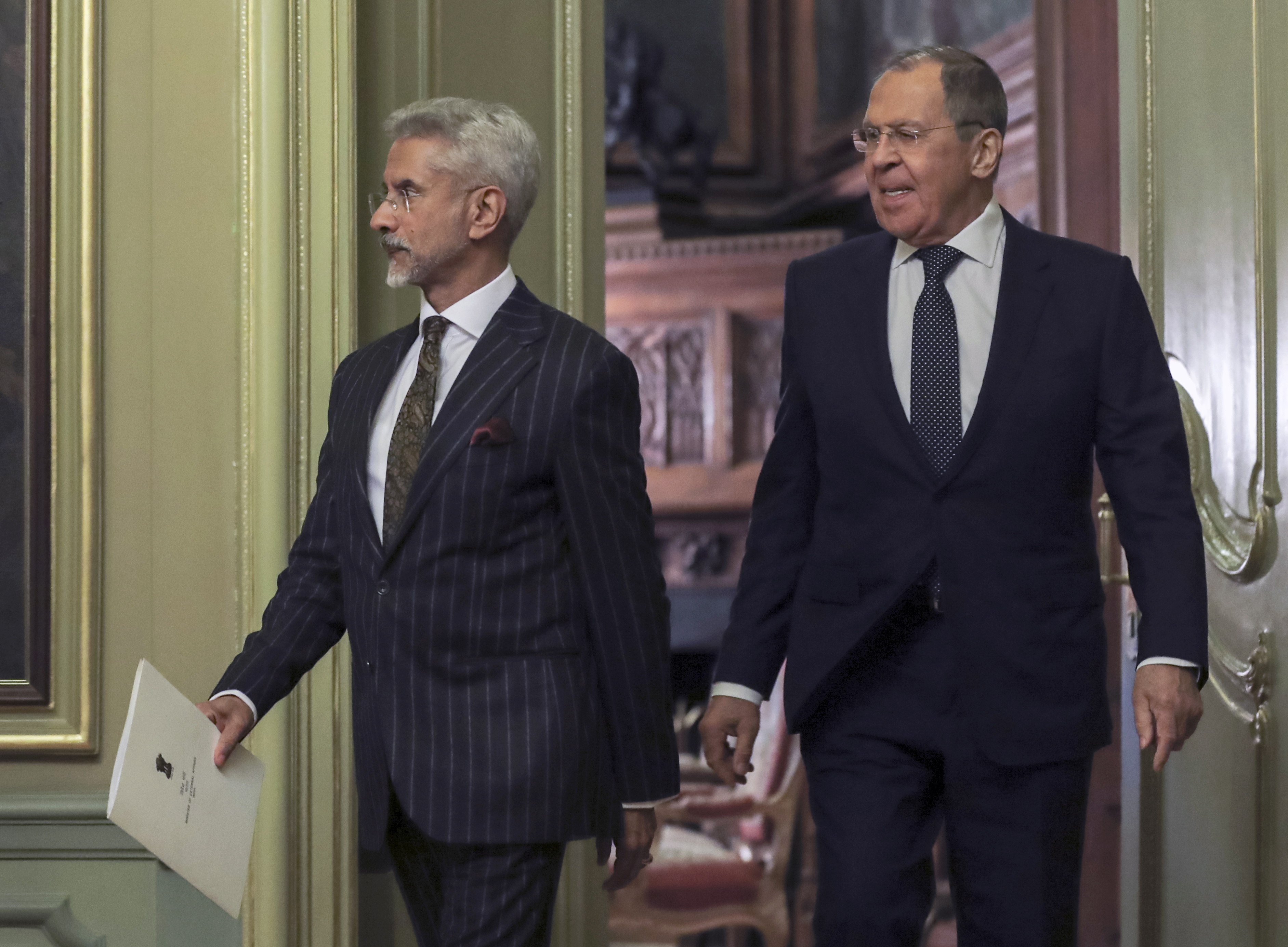 Russian Foreign Minister Sergei Lavrov (R) and Indian External Affairs Minister S Jaishankar. Photo: EPA-EFE