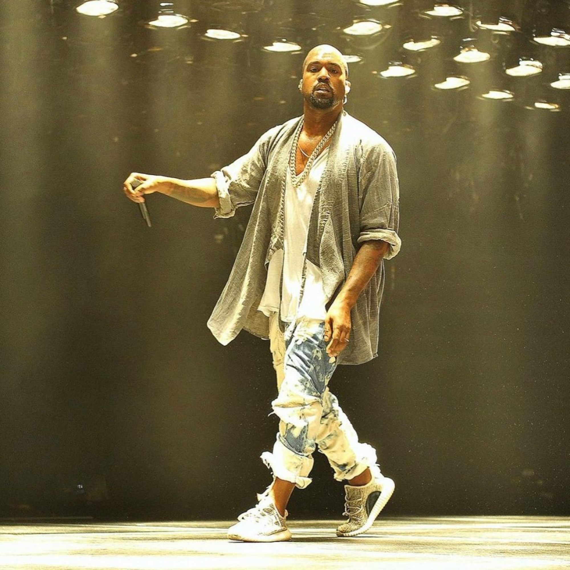 Kanye West in his Yeezy shoes. Photo:@yeezymafia/Instagram