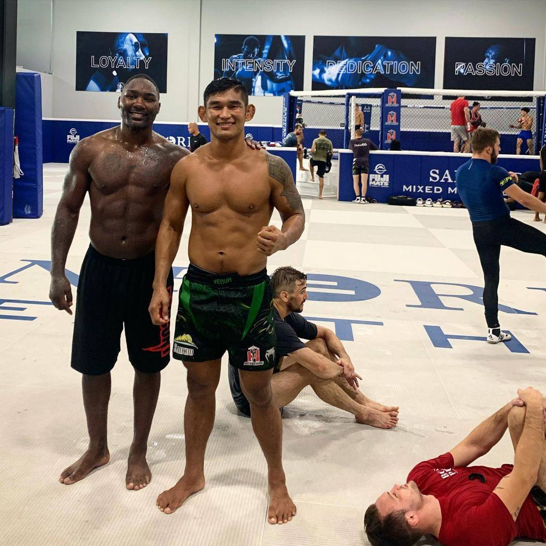 Aung La N Sang and Anthony ‘Rumble’ Johnson during a training session together. Instagram/@aunglansang
