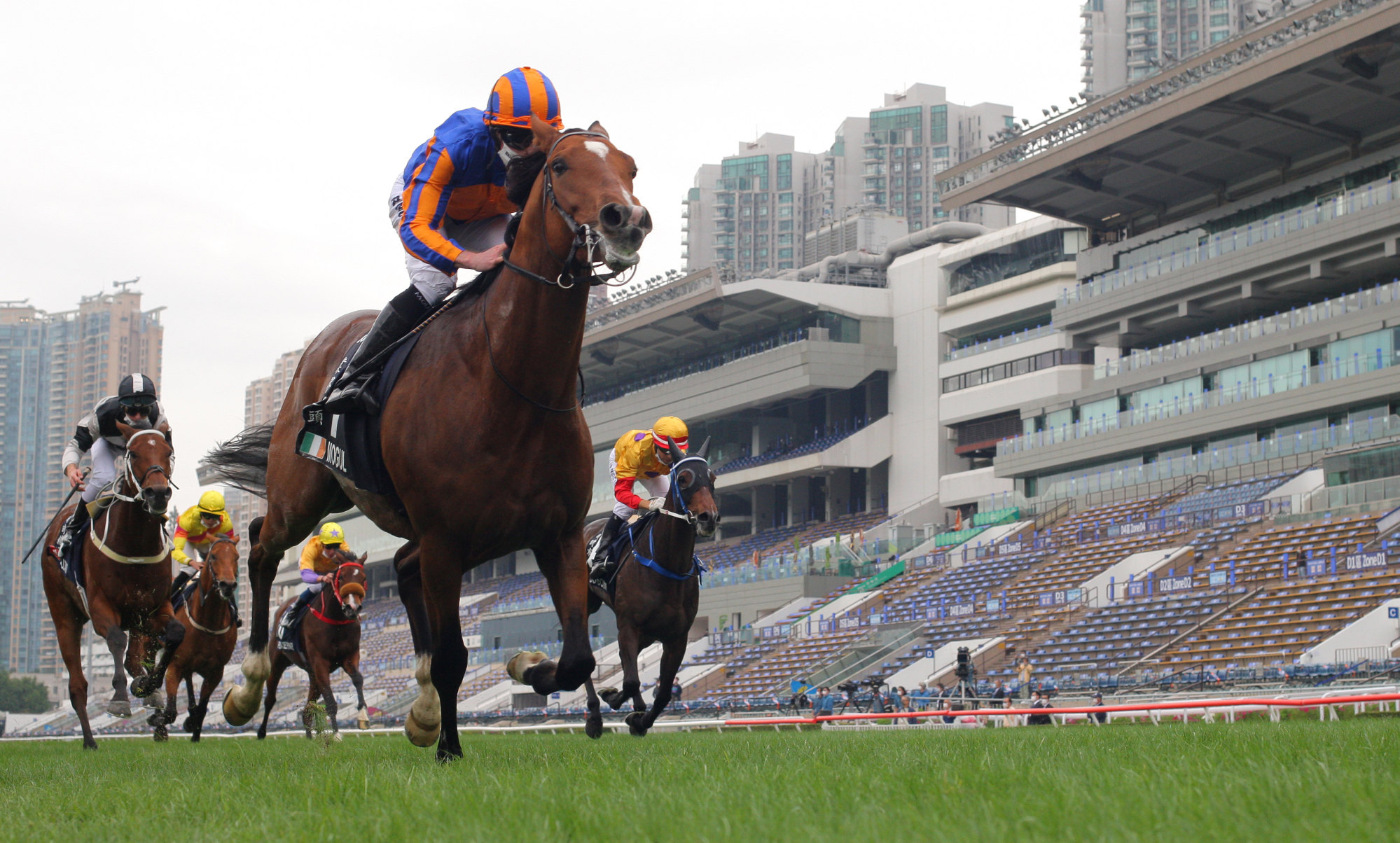 Ryan Moore wins the 2020 Hong Kong Vase aboard Mogul. Photo: Kenneth Chan