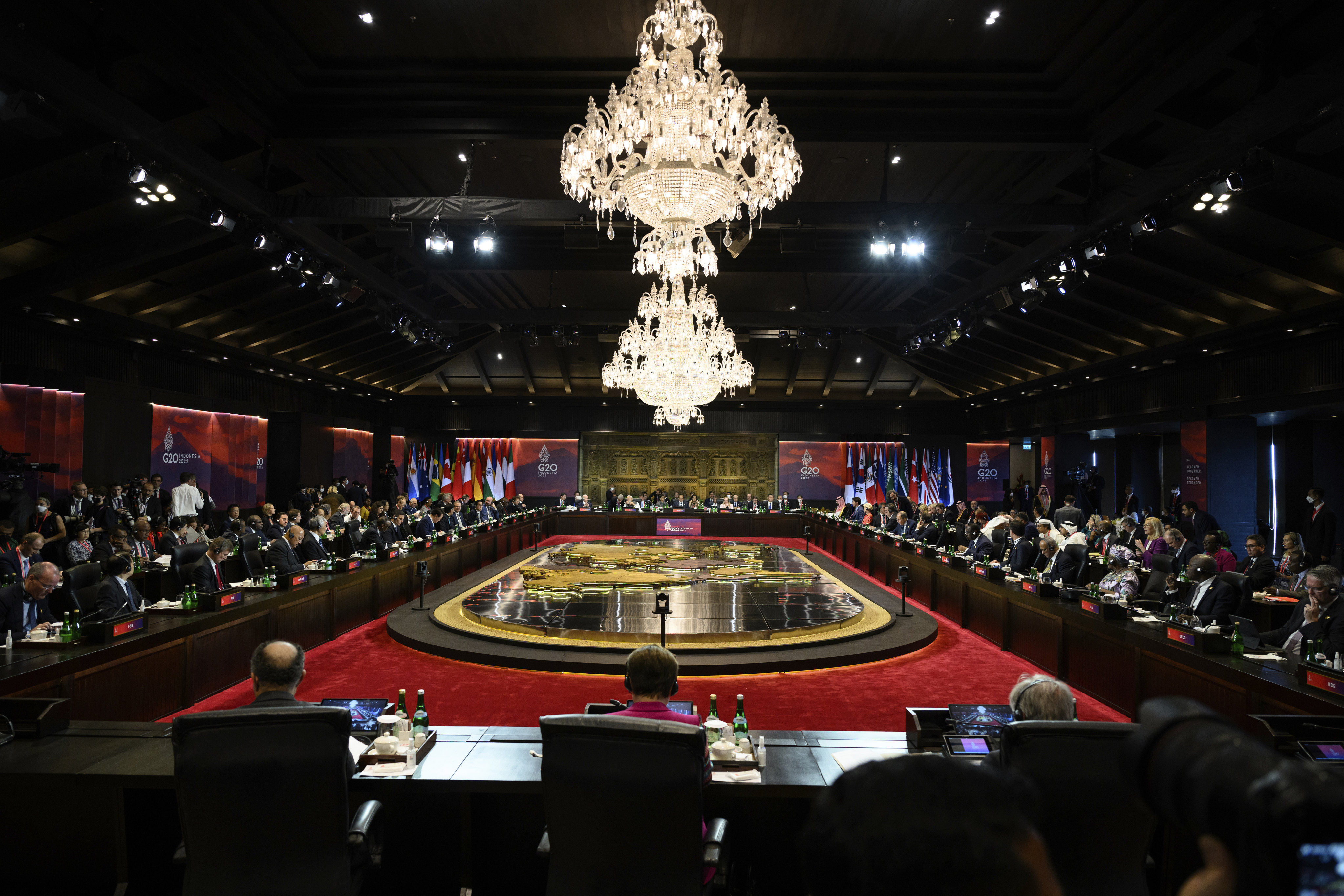 World leaders attend a working session at the Group of 20 Summit in Bali, Indonesia, on November 15. Attendees wrestled with a wide range of topics during the summit, but the state of the global economy appears to have been overlooked. Photo: AP