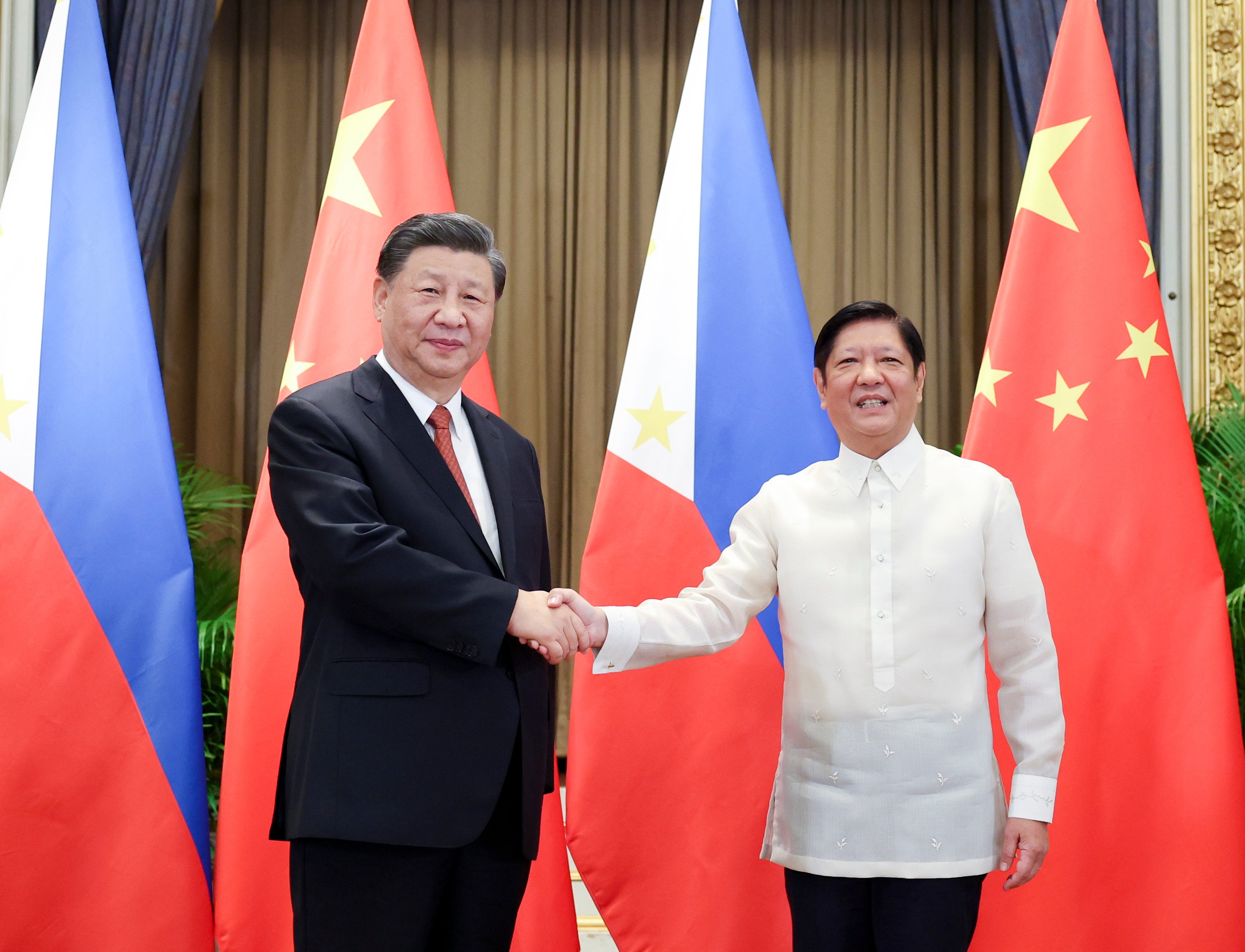 Chinese President Xi Jinping meets 
 Philippine President Ferdinand  Marcos Jnr in Bangkok, Thailand, on November 17. The leaders met in person for the first time on the sidelines of this year’s Apec Summit. Photo: Xinhua