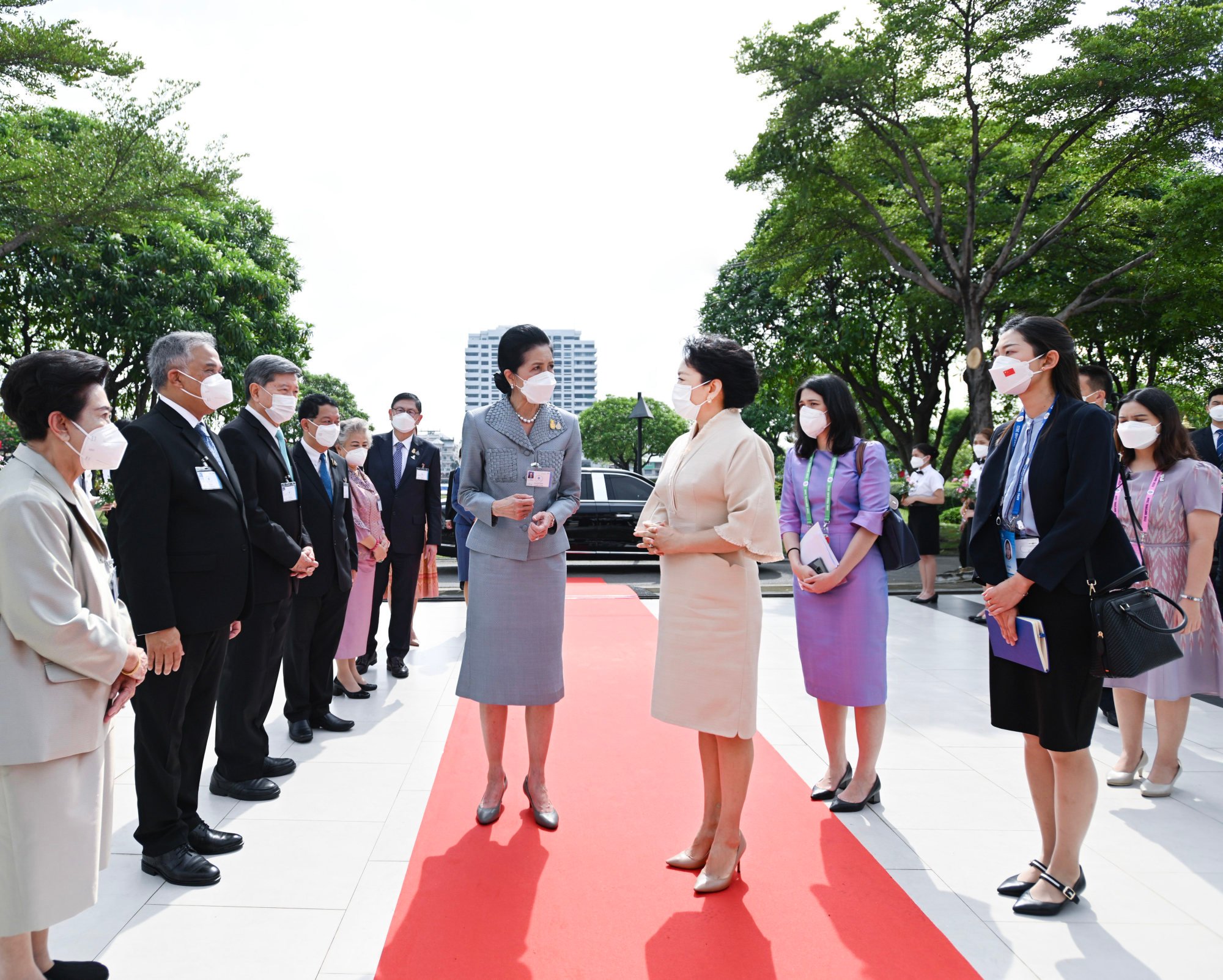 peng-liyuan-joins-diplomatic-whirl-in-first-overseas-trip-since