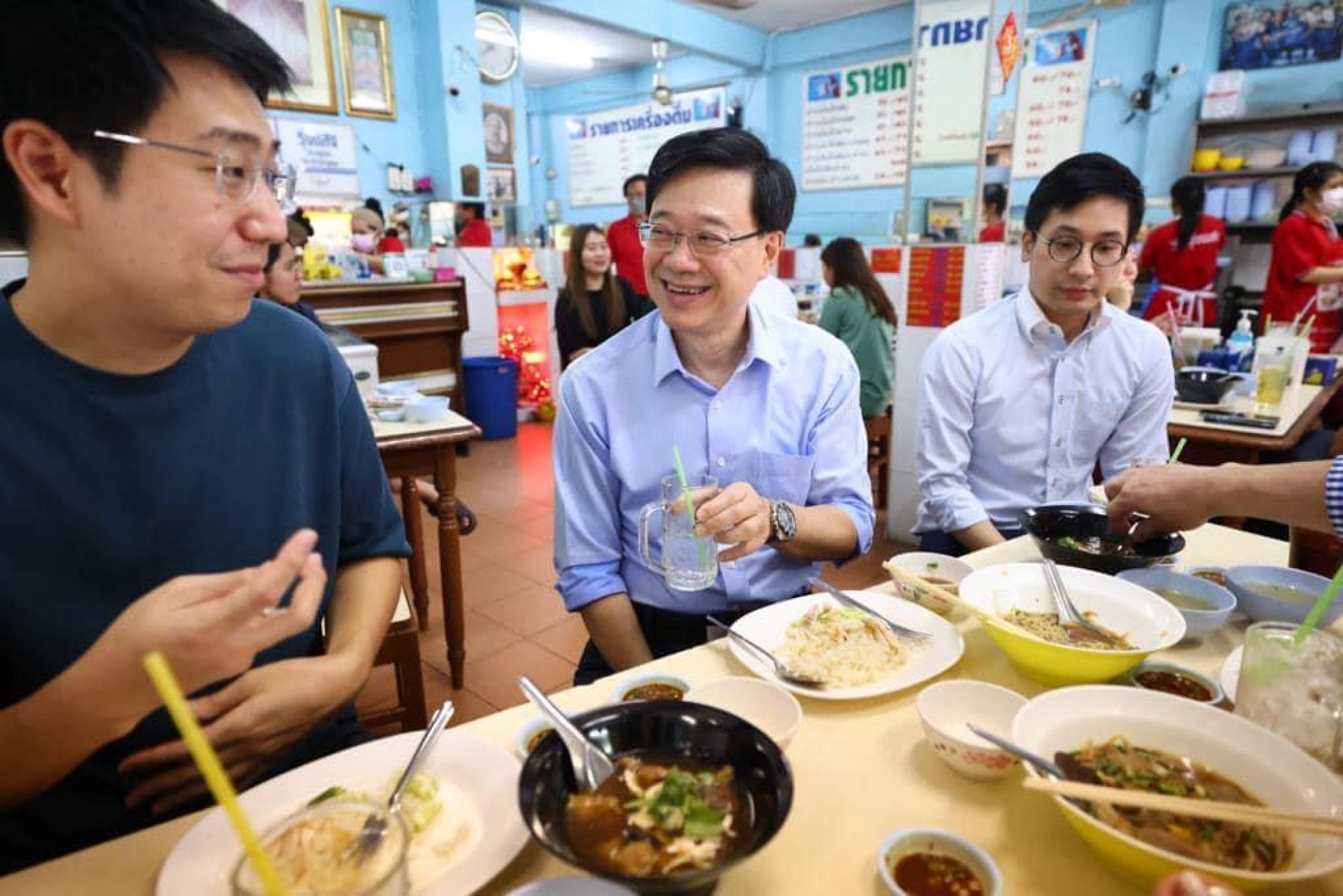John Lee (centre) eats out in Bangkok. Photo: Handout