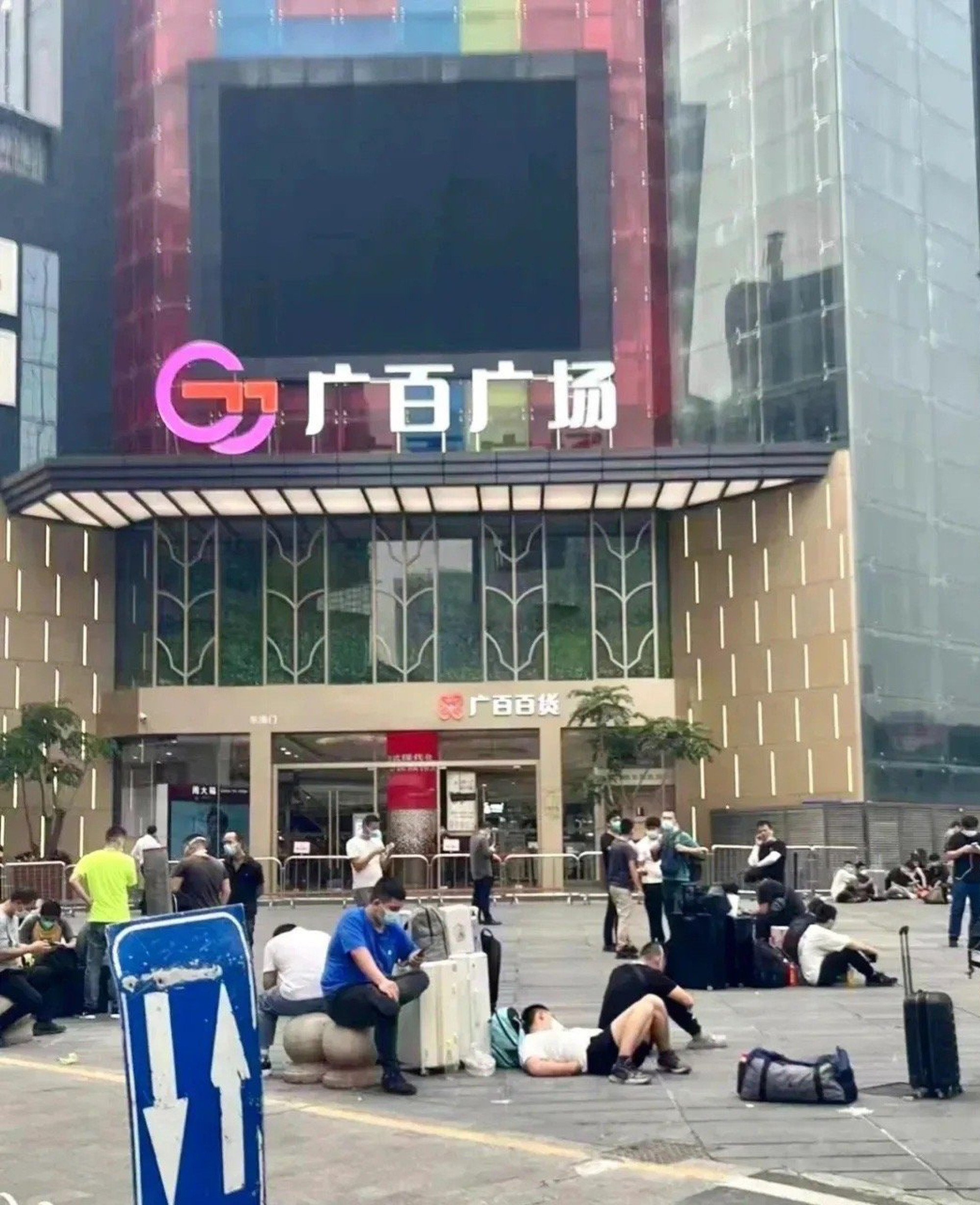 As Guangzhou battles its most severe outbreak of the Covid-19 pandemic, the city’s migrant workers are struggling to find supplies or even somewhere to stay. Photo: Weibo