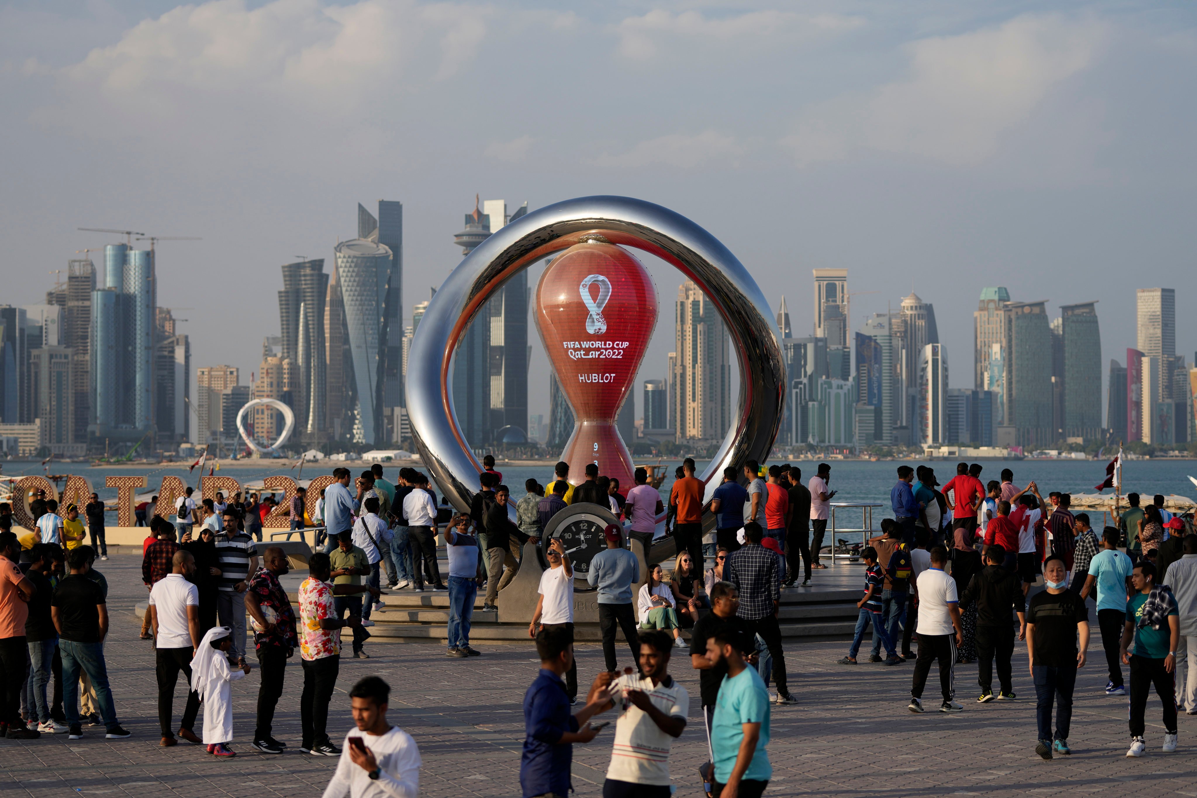 People gather around the official countdown clock showing the remaining time until the kick-off of the World Cup 2022, in Doha, Qatar, on November 11, 2022. Photo: AP