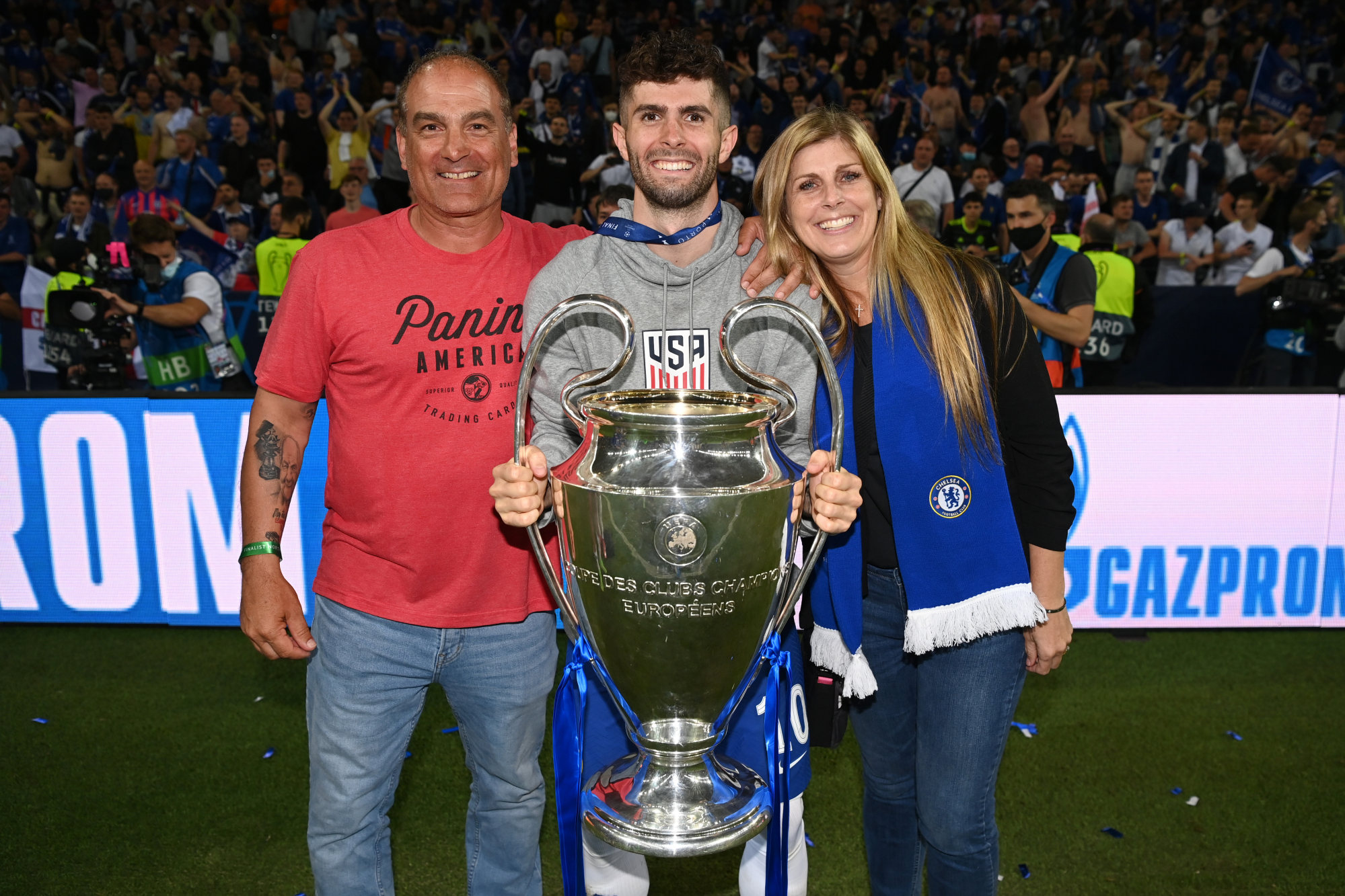 Christian Pulisic celebrates with his dad Mark Pulisic, his mum Kelley Pulisic and the UEFA Champions League Trophy after the UEFA Champions League Final between Manchester City and Chelsea FC in May 2021, in Portugal. Photo: Getty Images