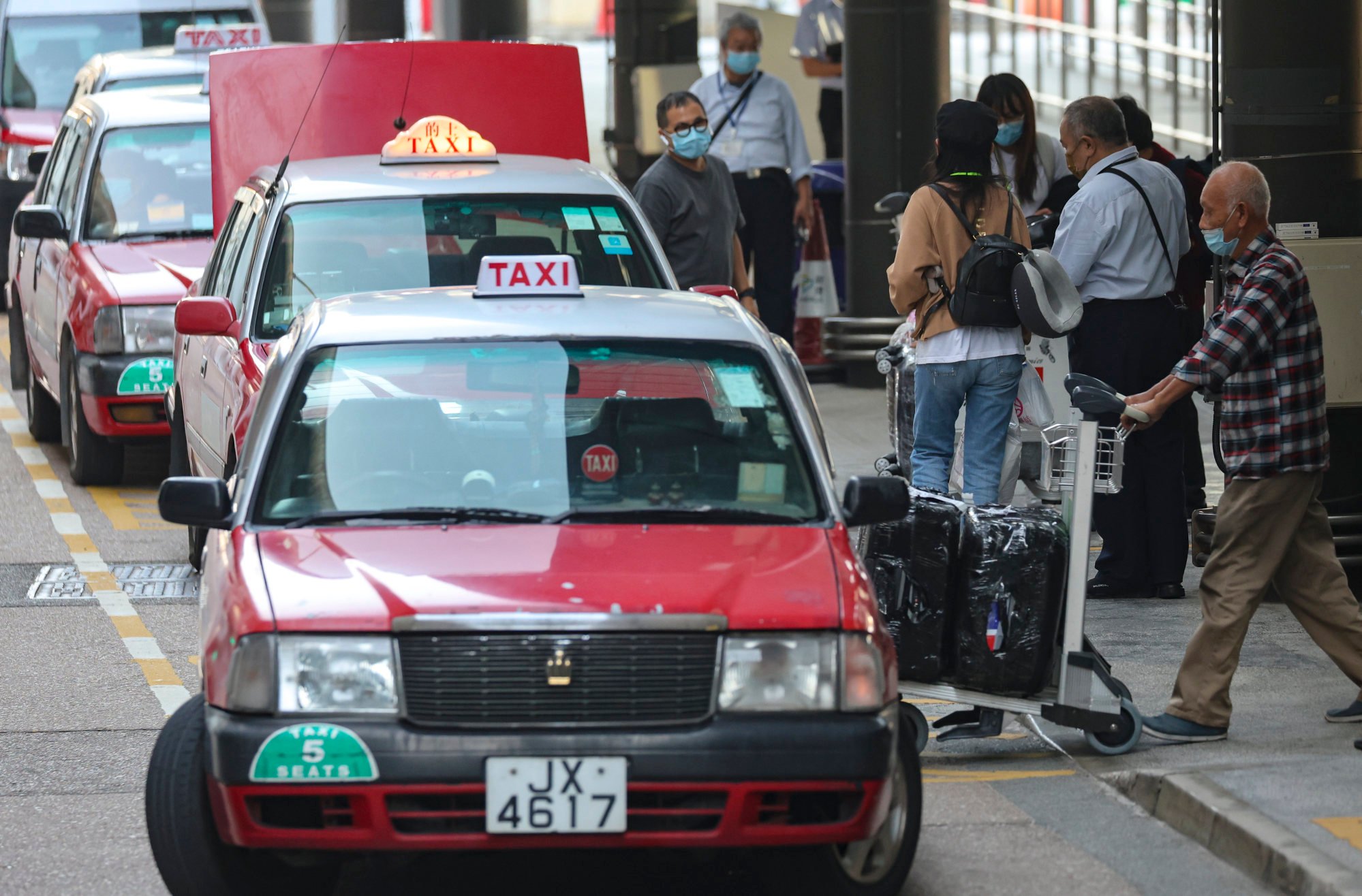 Hong Kong’s urban taxi operators seek to raise fares by HK6, pointing to higher costs for