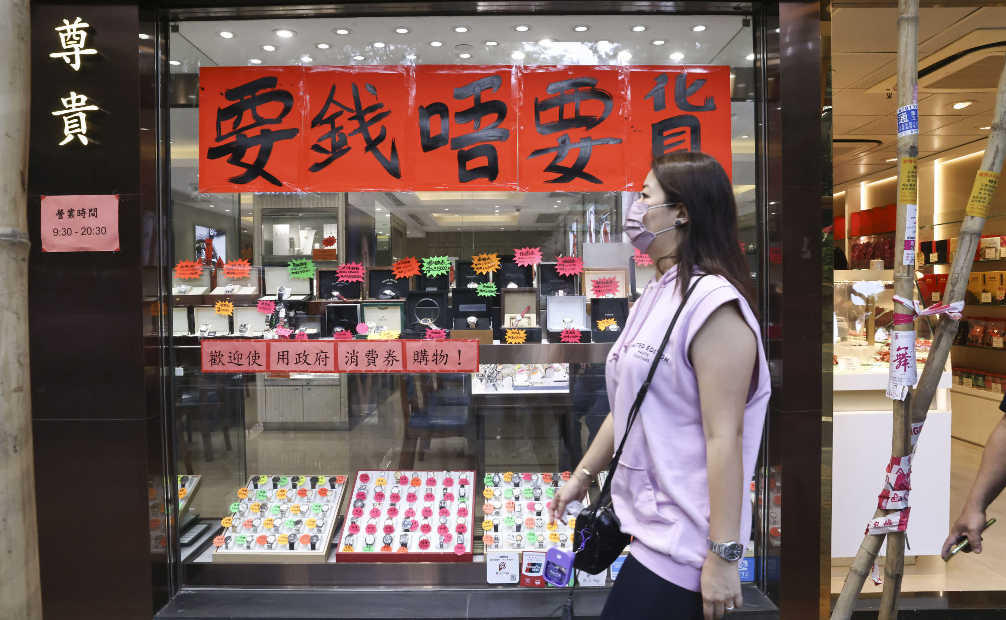 Hong Kong, China. 3rd May, 2021. IItalian luxury fashion brand Gucci pop-up  store seen at a shopping mall in Hong Kong. Credit: Budrul Chukrut/SOPA  Images/ZUMA Wire/Alamy Live News Stock Photo - Alamy