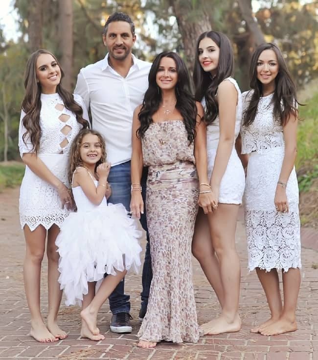 The extended Umansky family from Netflix’s Buying Beverly Hills. Photo: @kylerichards18/Instagram