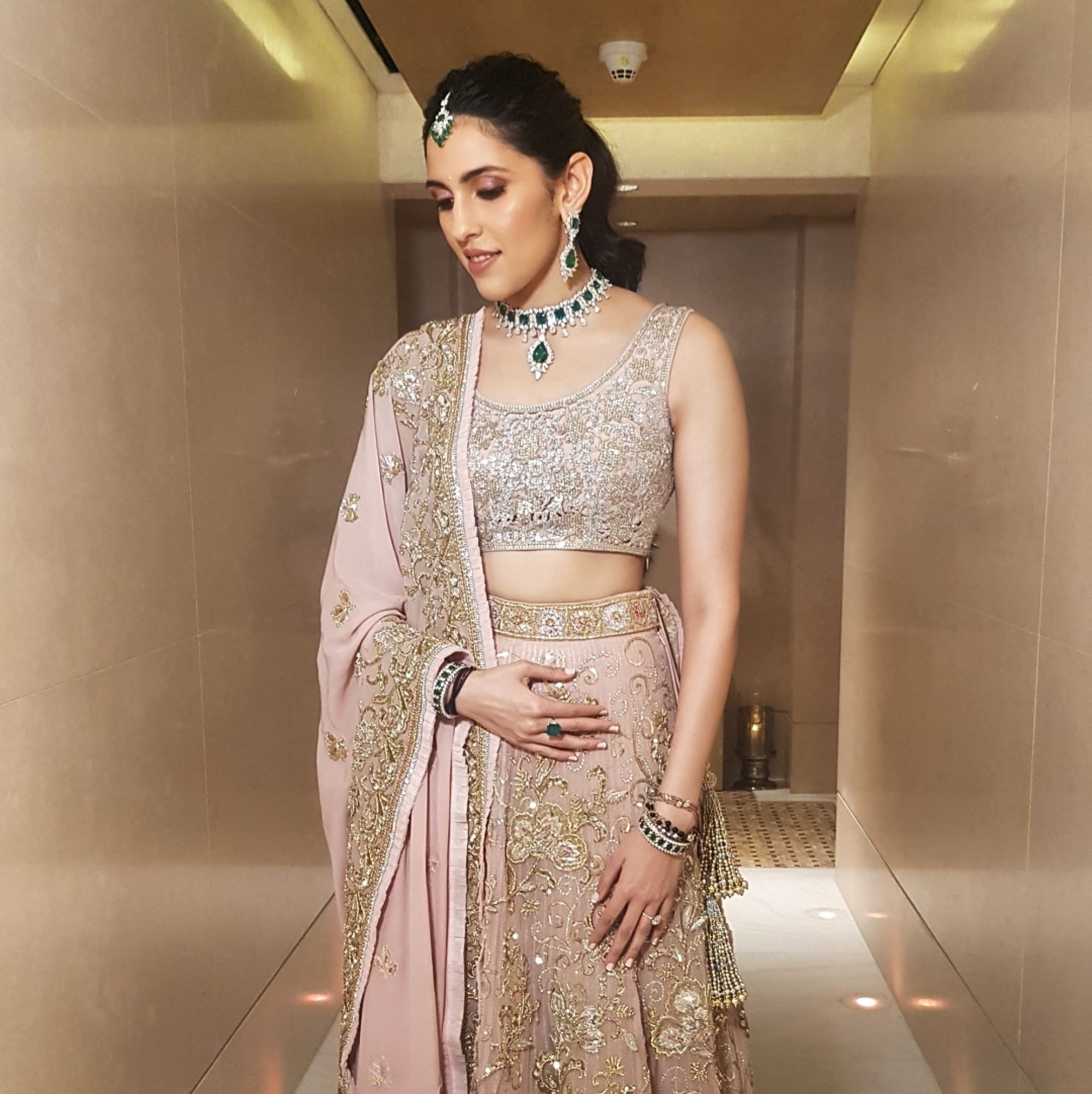 Kareena Kapoor's favourite clutch is just for Rs 18000. Can you guess which  actress owns the costliest one?