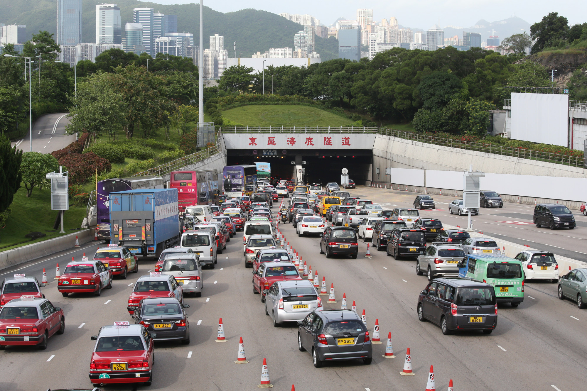 Hong Kong authorities propose raising tolls for CrossHarbour Tunnel