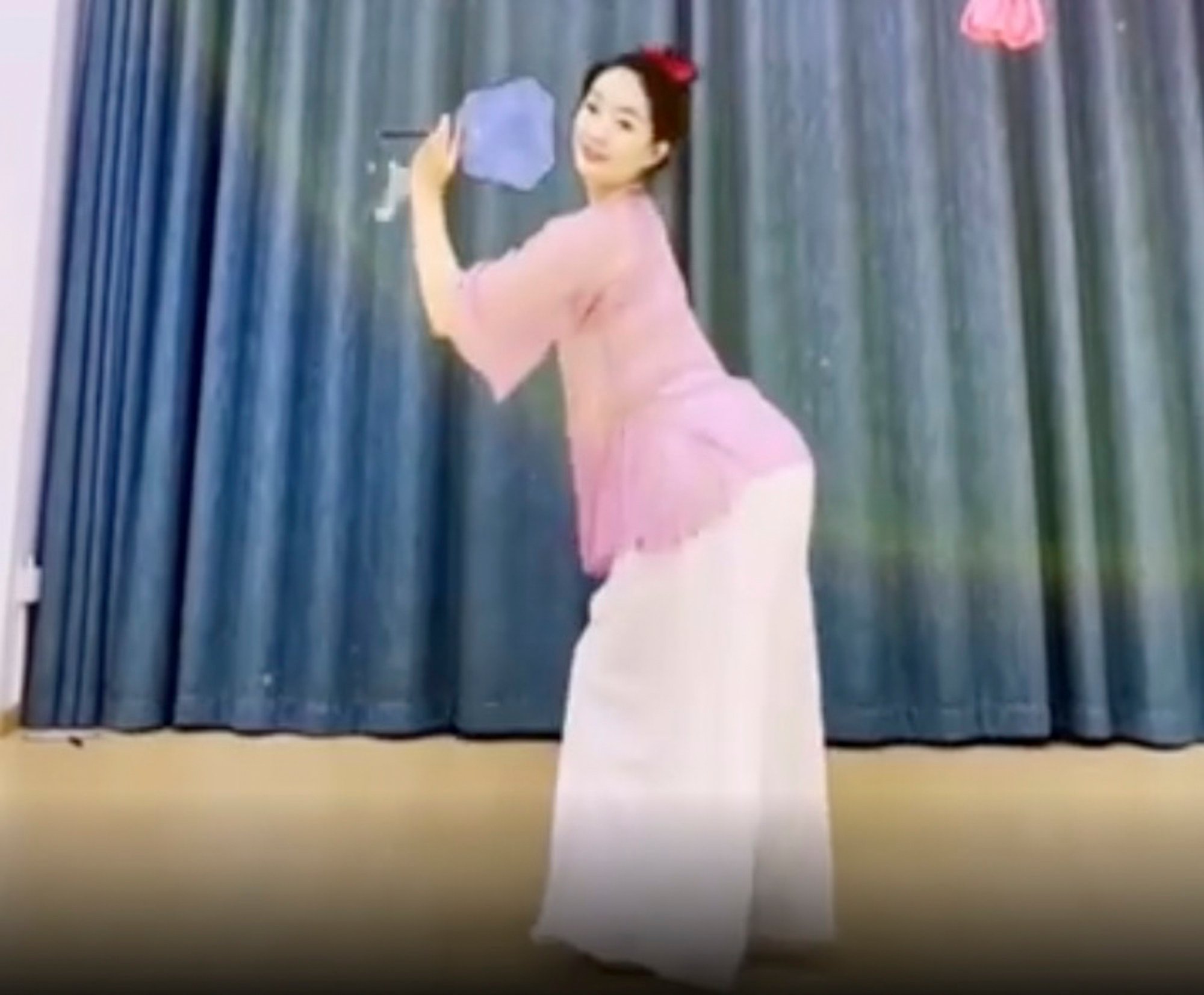 Beijing-based Xintong loves to dance and has worked hard to conquer the balance and movement issues which having one eye bring. Photo: Baidu