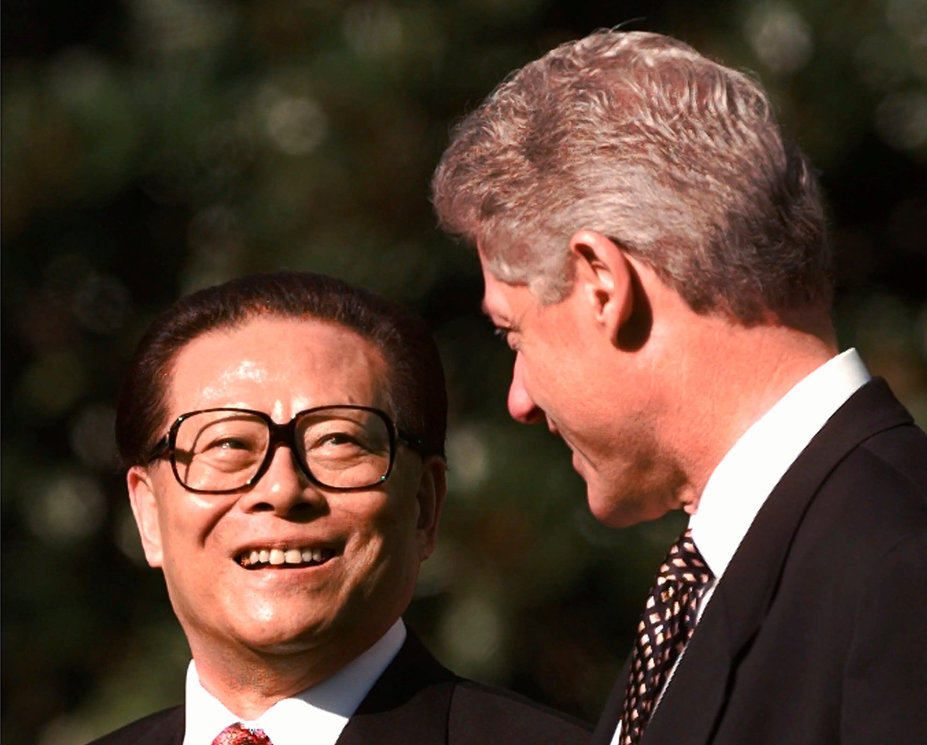 Jiang Zemin and Bill Clinton on the South Lawn of the White House in October 1997. Photo: AP